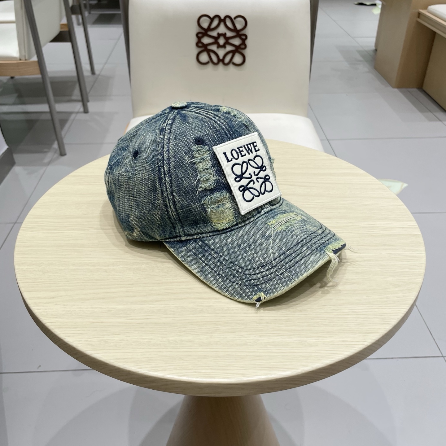  🧢罗意威Loewe～新款棒球帽🧢，简约经典logo，质感超级赞👍，精致大牌范，女神必备神器，情侣款