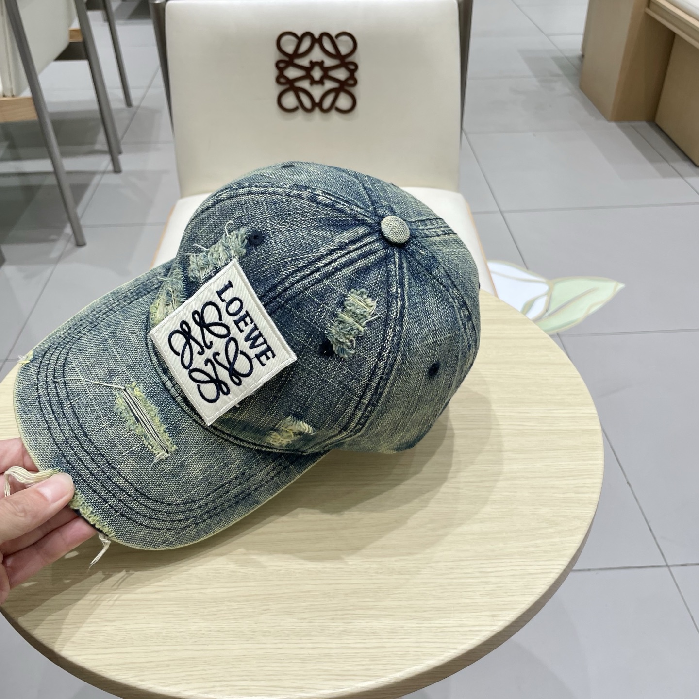  🧢罗意威Loewe～新款棒球帽🧢，简约经典logo，质感超级赞👍，精致大牌范，女神必备神器，情侣款