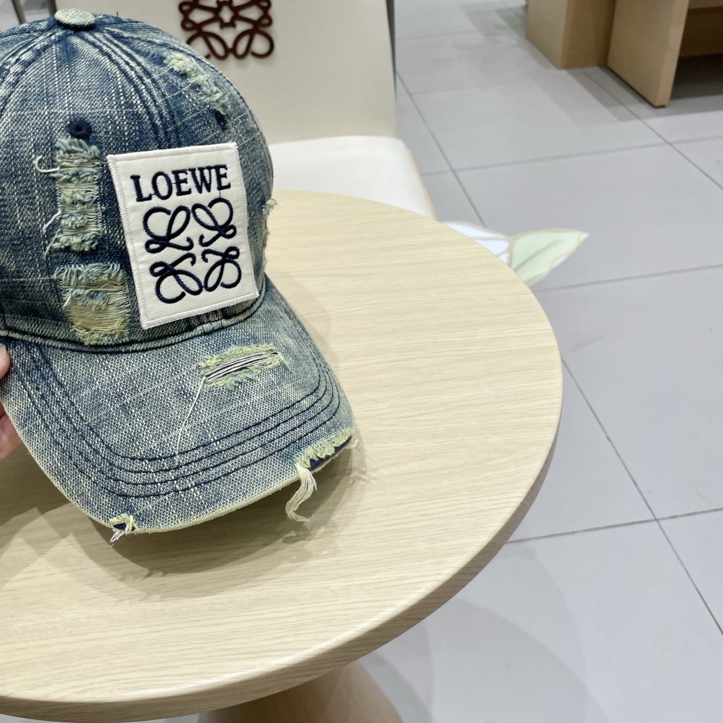  🧢罗意威Loewe～新款棒球帽🧢，简约经典logo，质感超级赞👍，精致大牌范，女神必备神器，情侣款