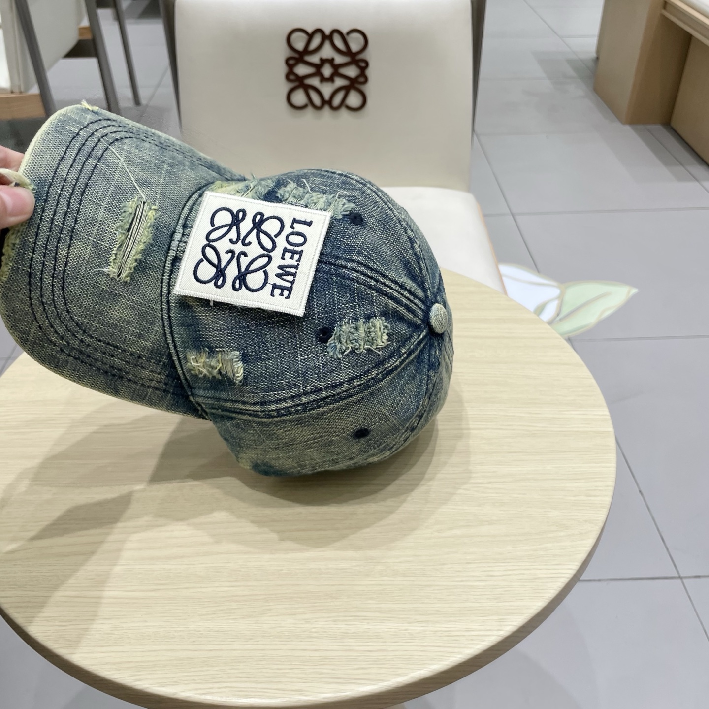  🧢罗意威Loewe～新款棒球帽🧢，简约经典logo，质感超级赞👍，精致大牌范，女神必备神器，情侣款