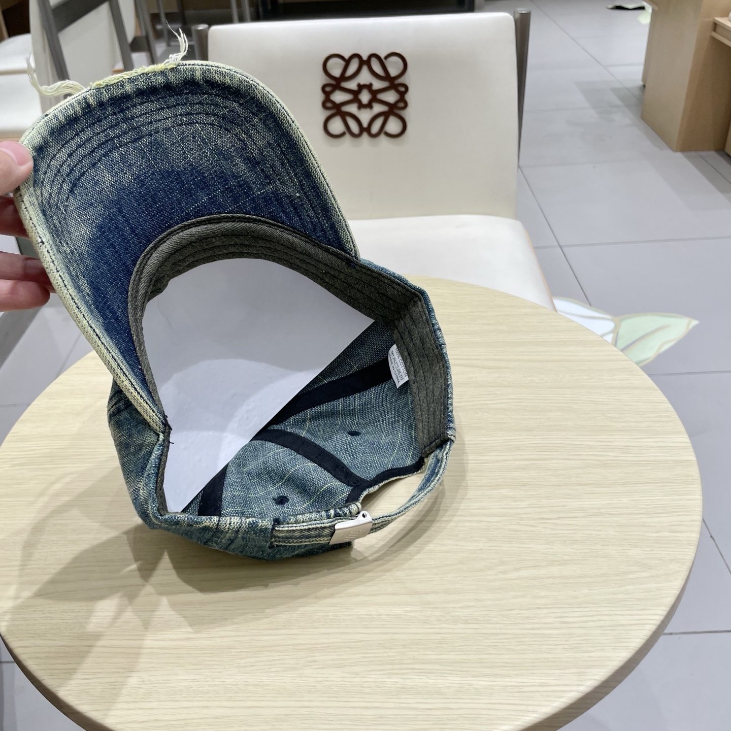  🧢罗意威Loewe～新款棒球帽🧢，简约经典logo，质感超级赞👍，精致大牌范，女神必备神器，情侣款