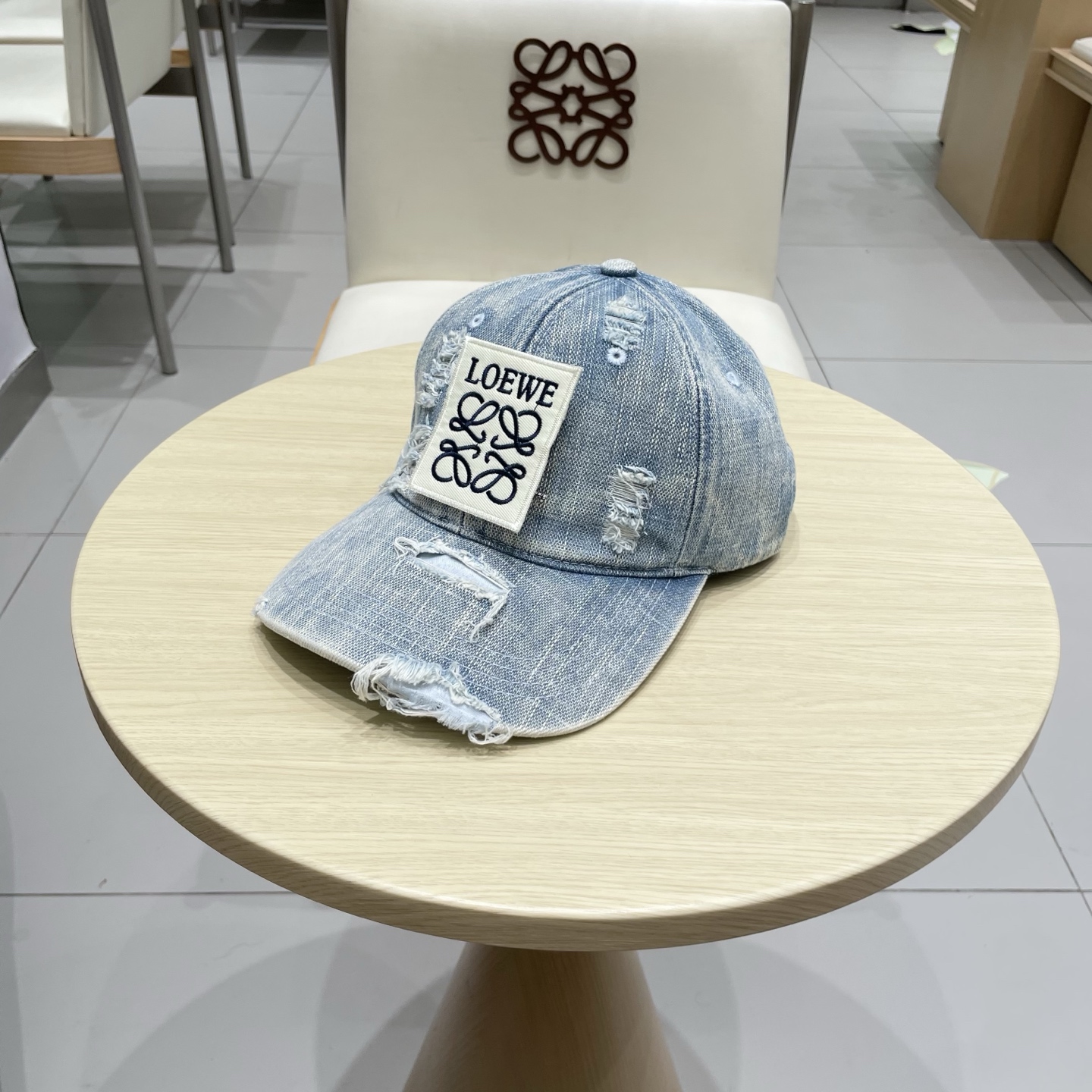  🧢罗意威Loewe～新款棒球帽🧢，简约经典logo，质感超级赞👍，精致大牌范，女神必备神器，情侣款