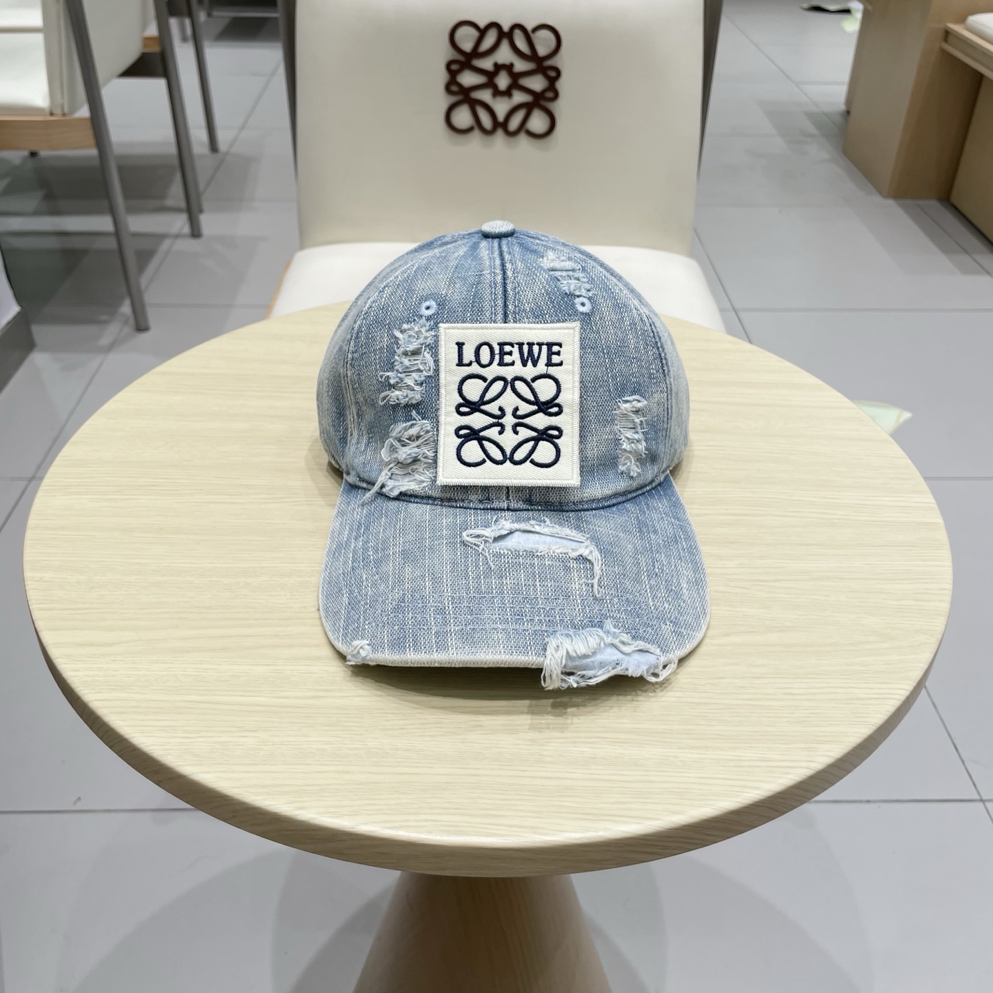  🧢罗意威Loewe～新款棒球帽🧢，简约经典logo，质感超级赞👍，精致大牌范，女神必备神器，情侣款