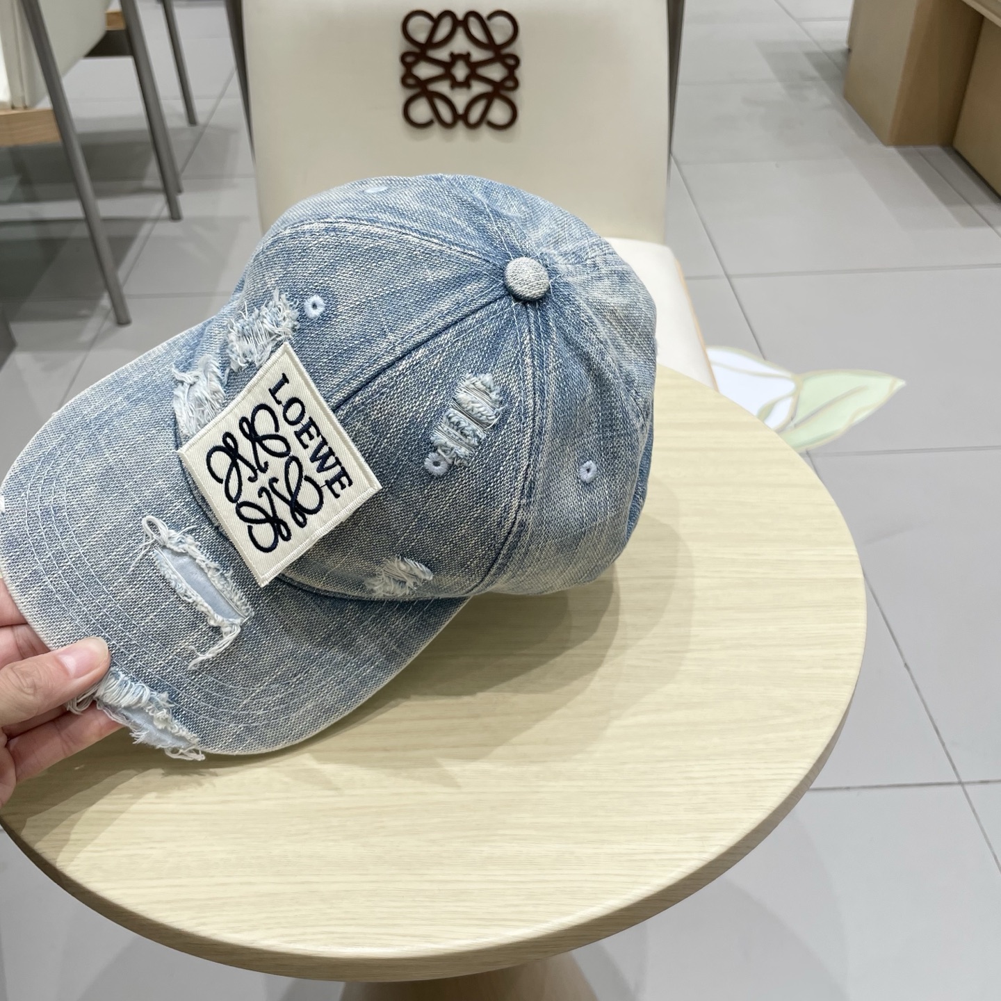  🧢罗意威Loewe～新款棒球帽🧢，简约经典logo，质感超级赞👍，精致大牌范，女神必备神器，情侣款