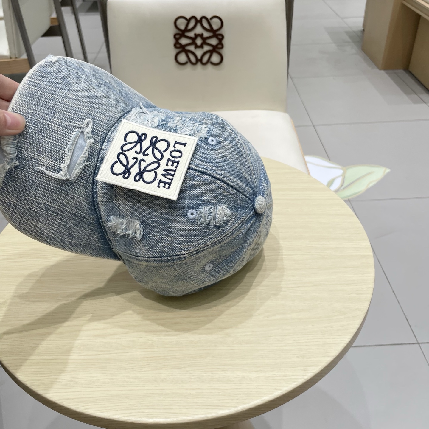  🧢罗意威Loewe～新款棒球帽🧢，简约经典logo，质感超级赞👍，精致大牌范，女神必备神器，情侣款