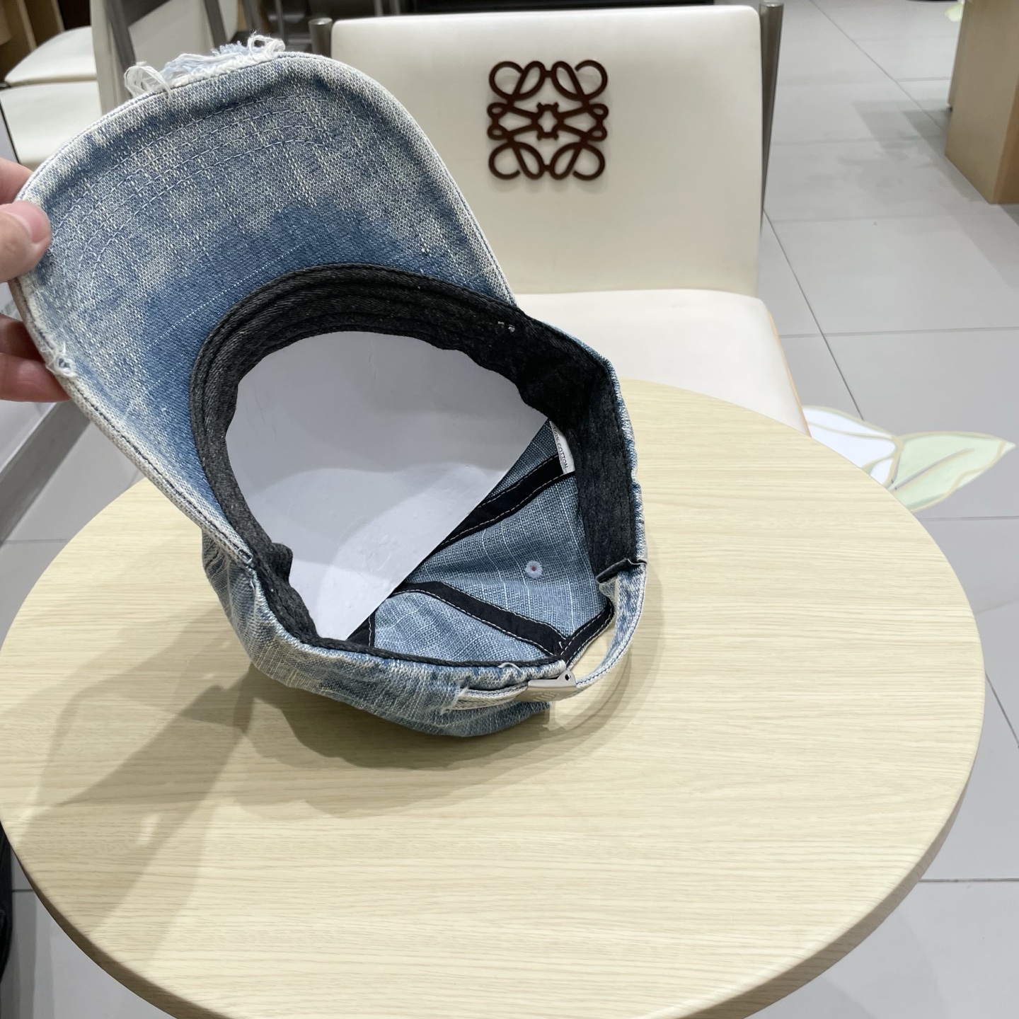  🧢罗意威Loewe～新款棒球帽🧢，简约经典logo，质感超级赞👍，精致大牌范，女神必备神器，情侣款