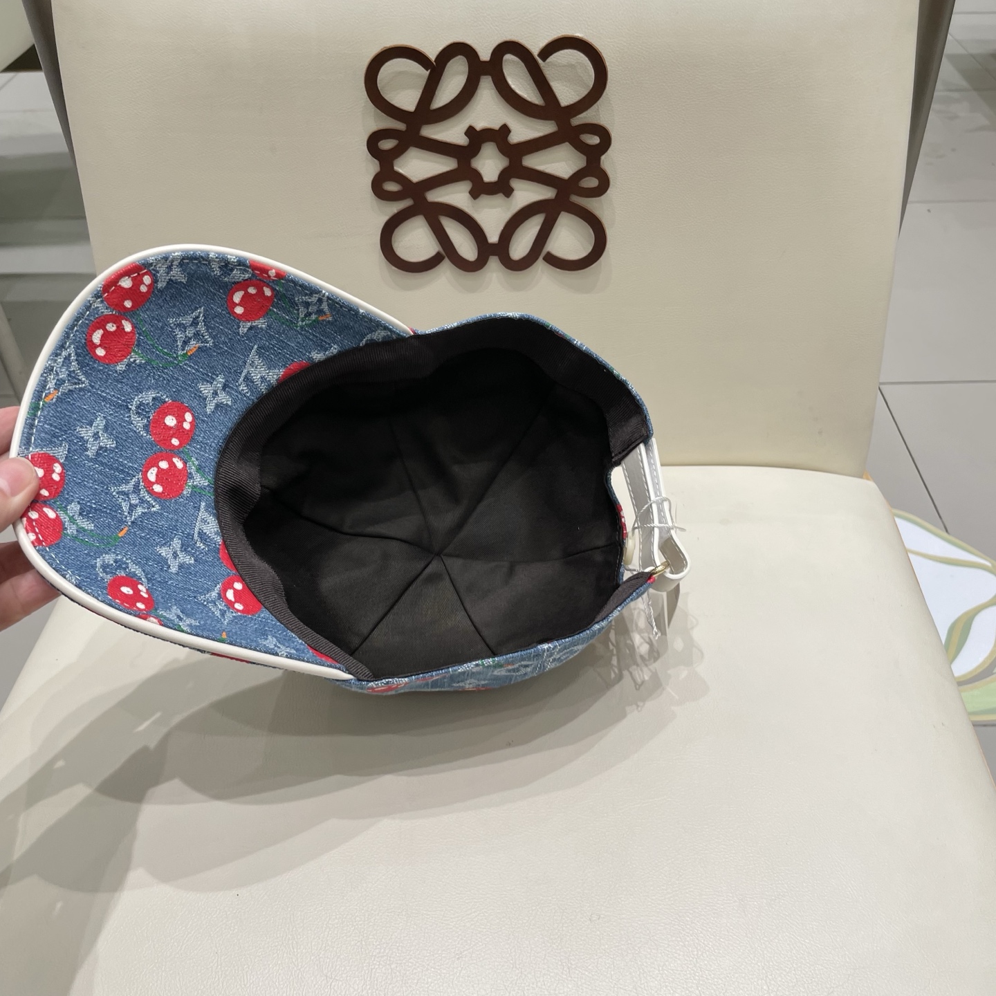  LV路易威登新款原单棒球帽，字母丝印，11开模订制，原版丝印绸缎面料+头层牛皮，时尚帅气质量超赞，随机