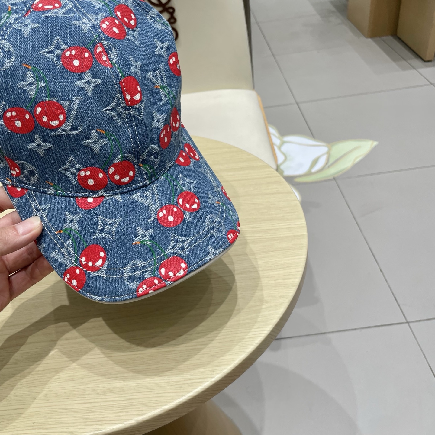  LV路易威登新款原单棒球帽，字母丝印，11开模订制，原版丝印绸缎面料+头层牛皮，时尚帅气质量超赞，随机