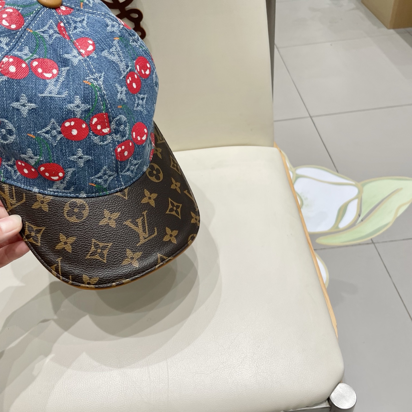  LV路易威登新款原单棒球帽，字母丝印，11开模订制，原版丝印绸缎面料+头层牛皮，时尚帅气质量超赞，随机