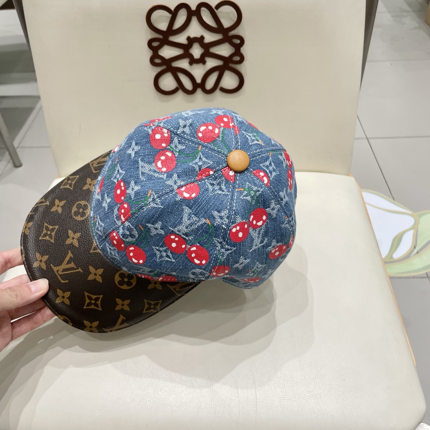  LV路易威登新款原单棒球帽，字母丝印，11开模订制，原版丝印绸缎面料+头层牛皮，时尚帅气质量超赞，随机