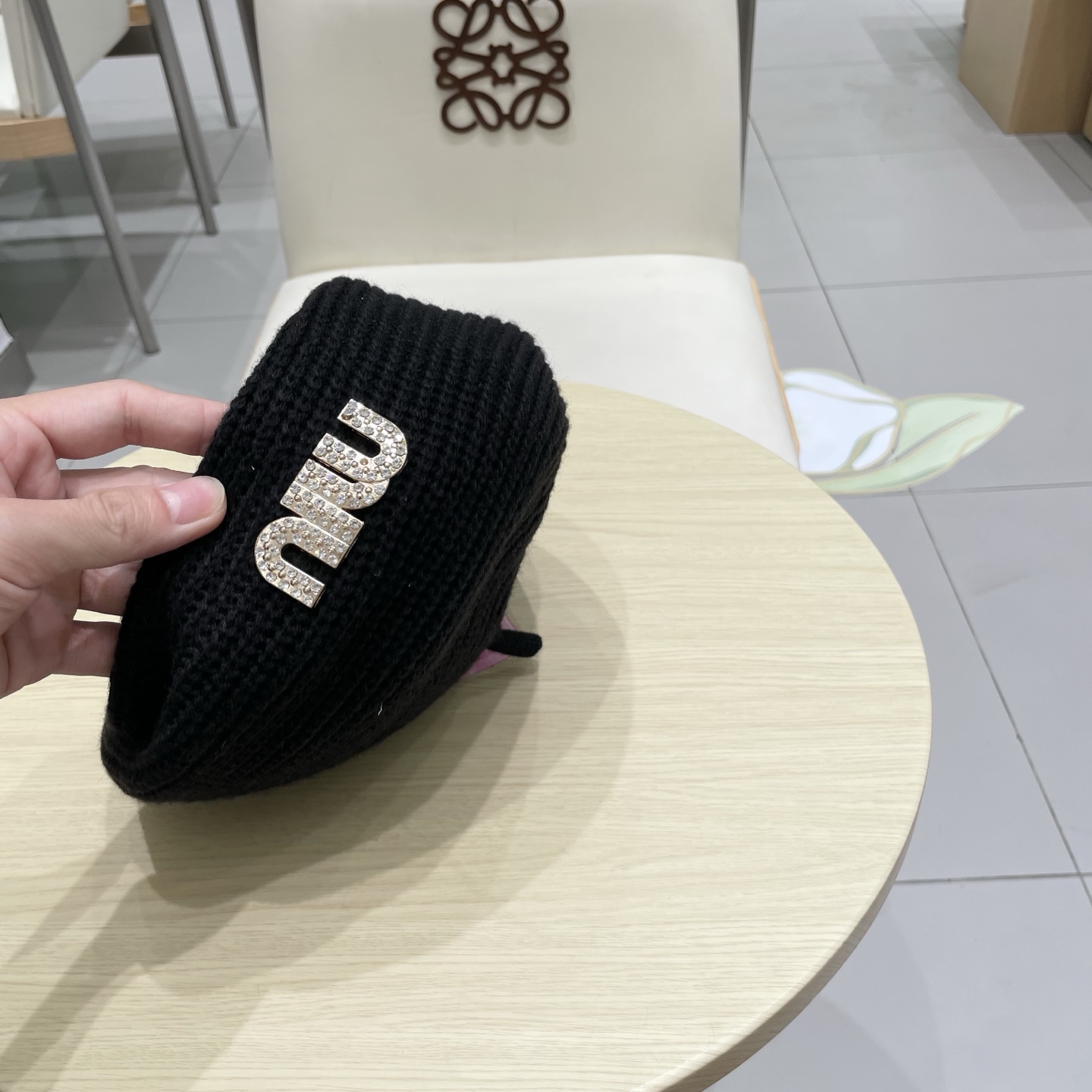  缪缪miumiu字母水钻贝雷帽女春秋款钩针定型画家帽薄款帽子显脸小