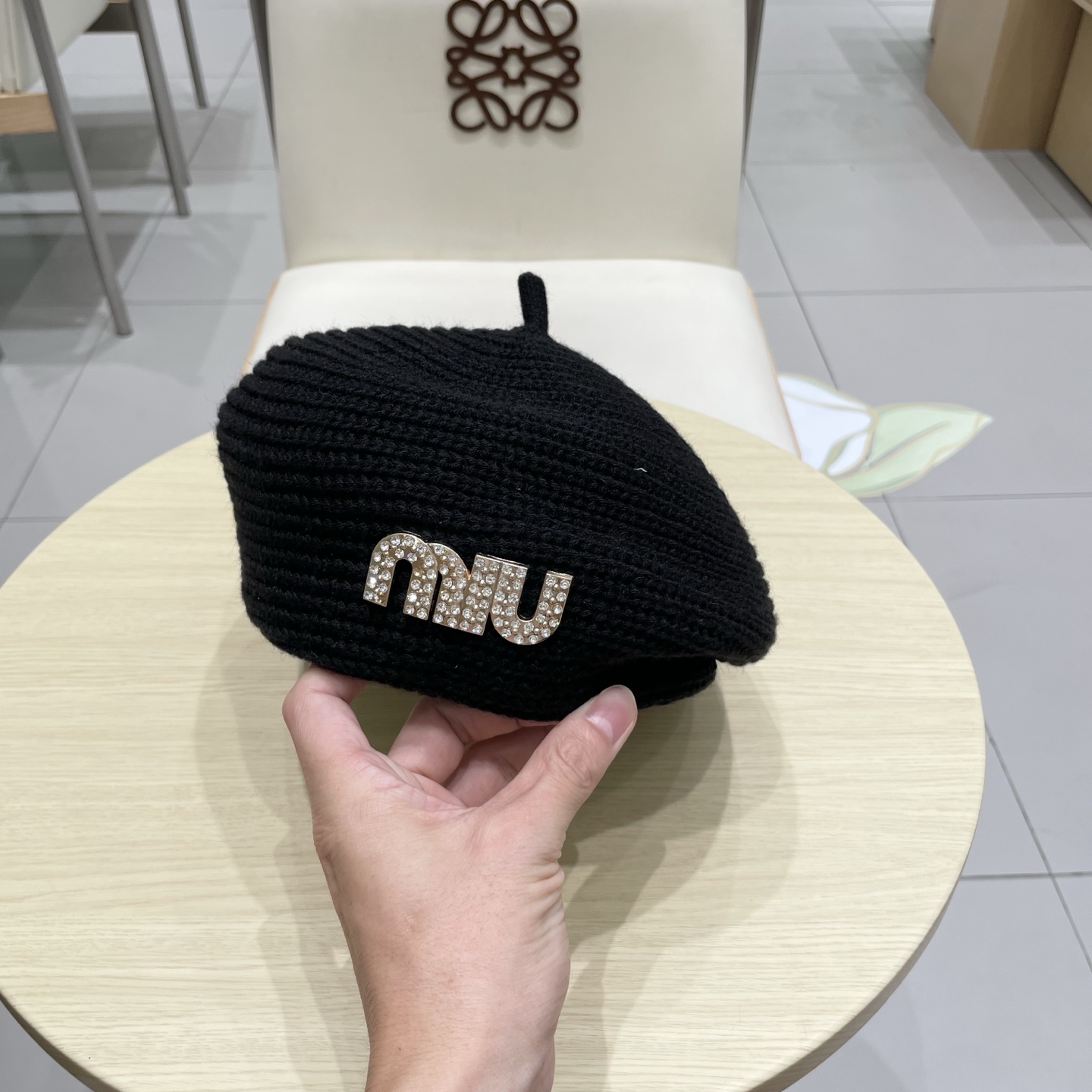  缪缪miumiu字母水钻贝雷帽女春秋款钩针定型画家帽薄款帽子显脸小