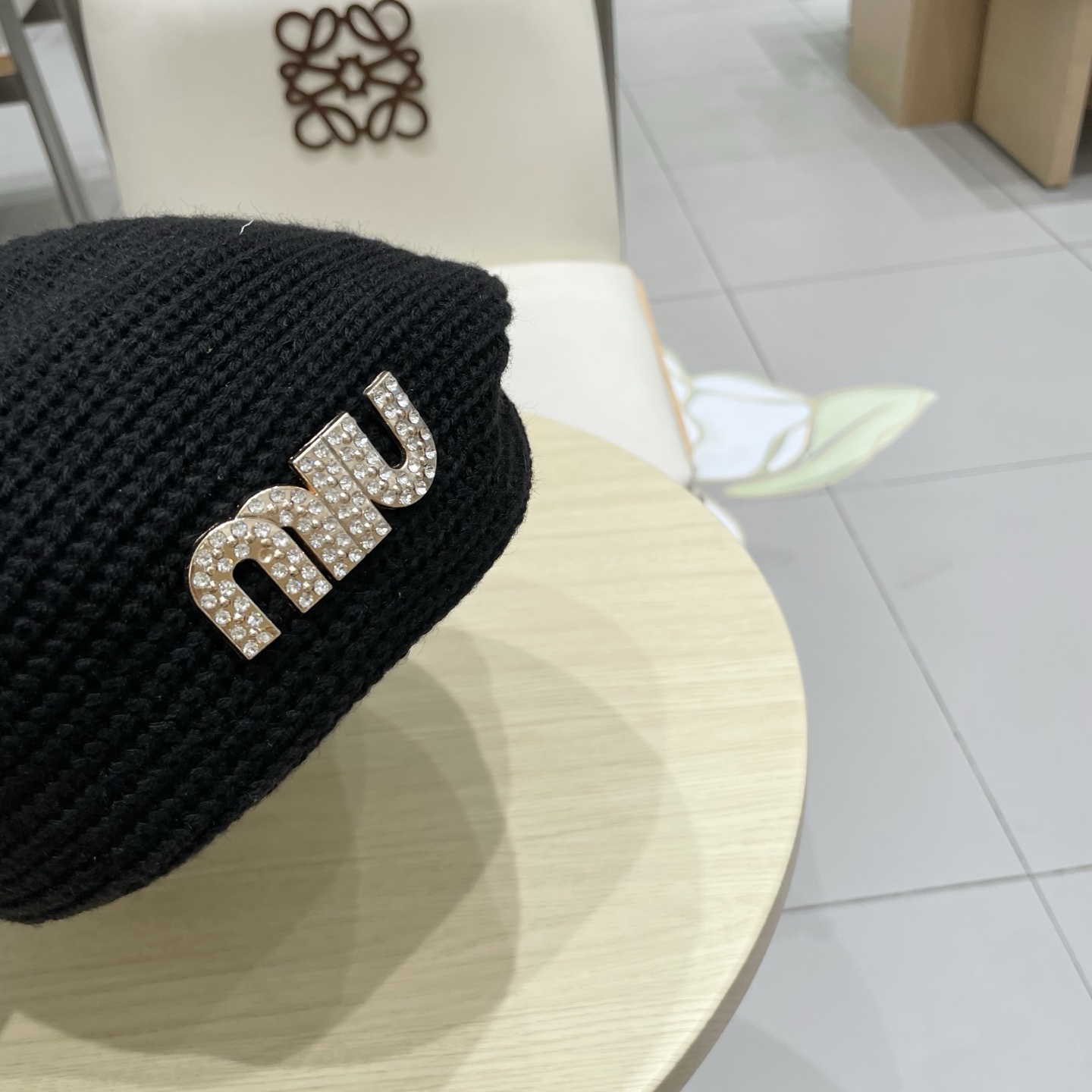  缪缪miumiu字母水钻贝雷帽女春秋款钩针定型画家帽薄款帽子显脸小