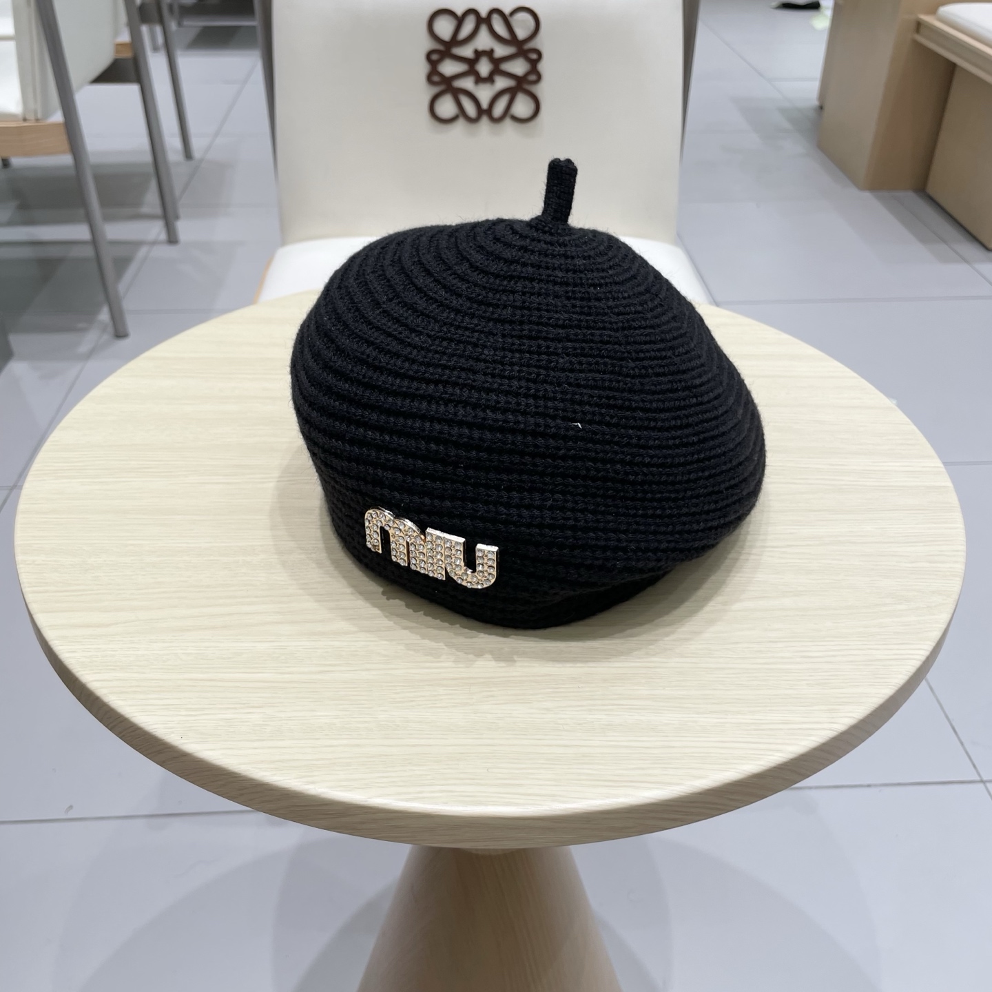  缪缪miumiu字母水钻贝雷帽女春秋款钩针定型画家帽薄款帽子显脸小