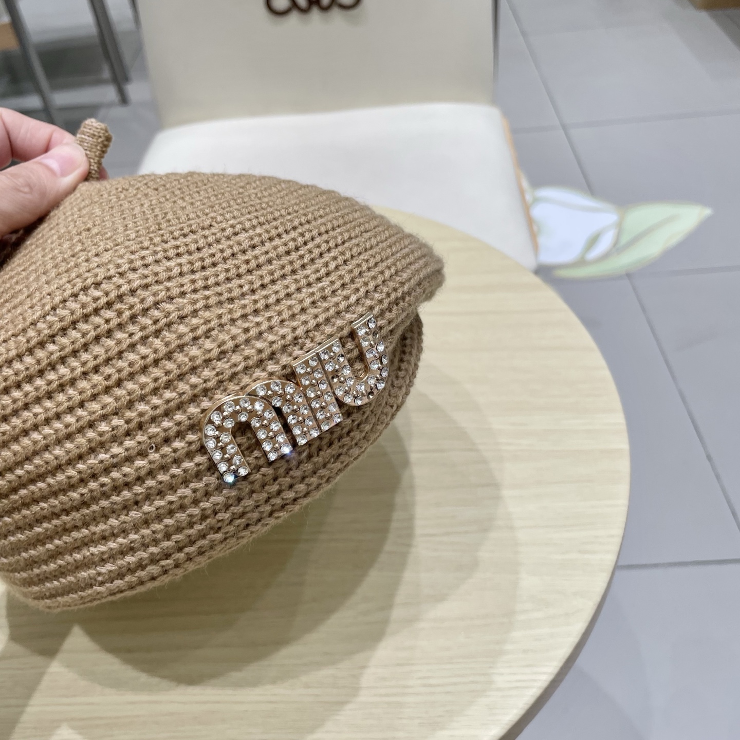  缪缪miumiu字母水钻贝雷帽女春秋款钩针定型画家帽薄款帽子显脸小