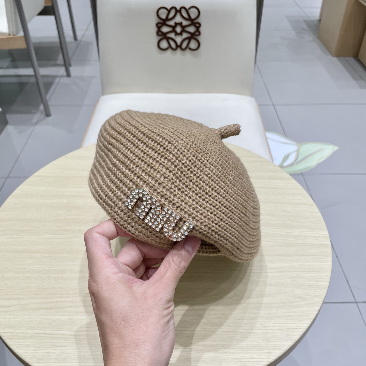  缪缪miumiu字母水钻贝雷帽女春秋款钩针定型画家帽薄款帽子显脸小