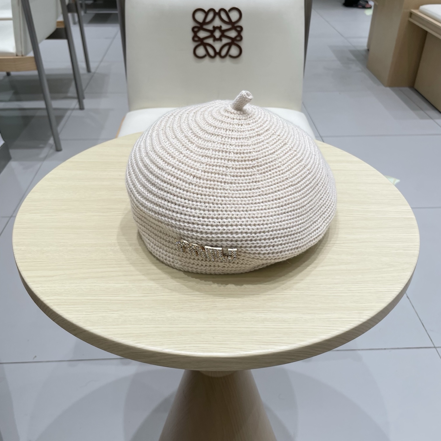  缪缪miumiu字母水钻贝雷帽女春秋款钩针定型画家帽薄款帽子显脸小