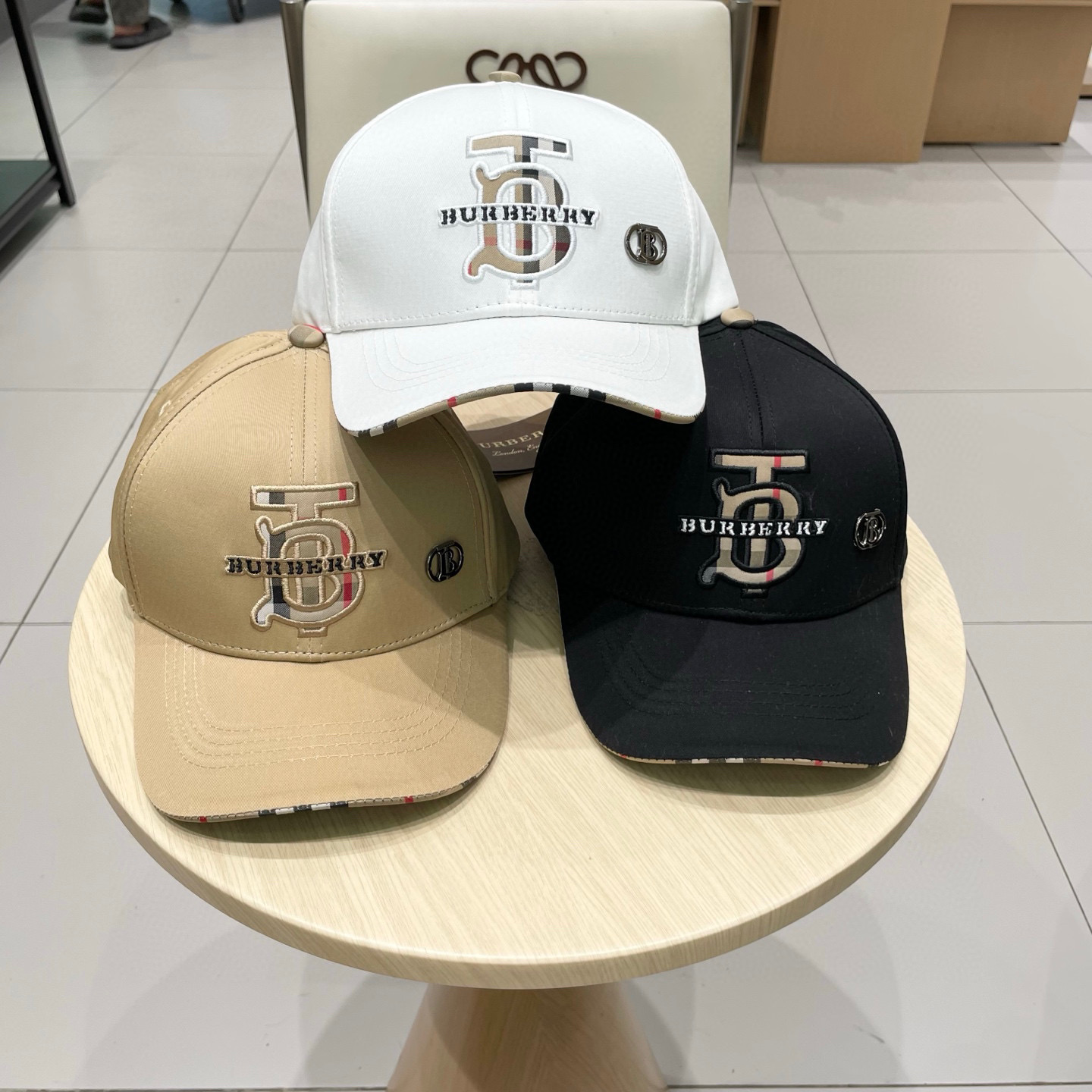  Burberry巴宝莉专柜新款棒球帽，细节做工都很精致超舒服！百搭款市场最好版本