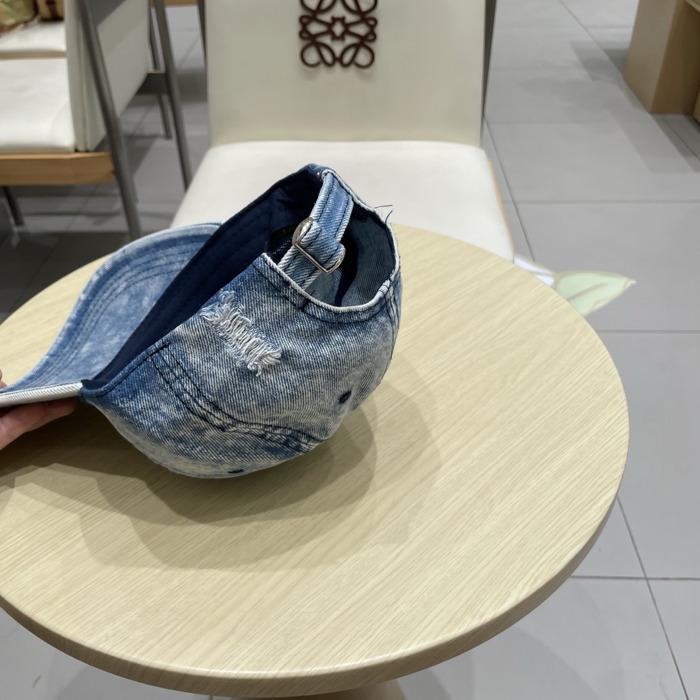  LV路易威登新款牛仔棒球帽
洗水牛仔风街头风十足
更符合现在时尚小哥哥小姐姐的style，机场街拍超飒