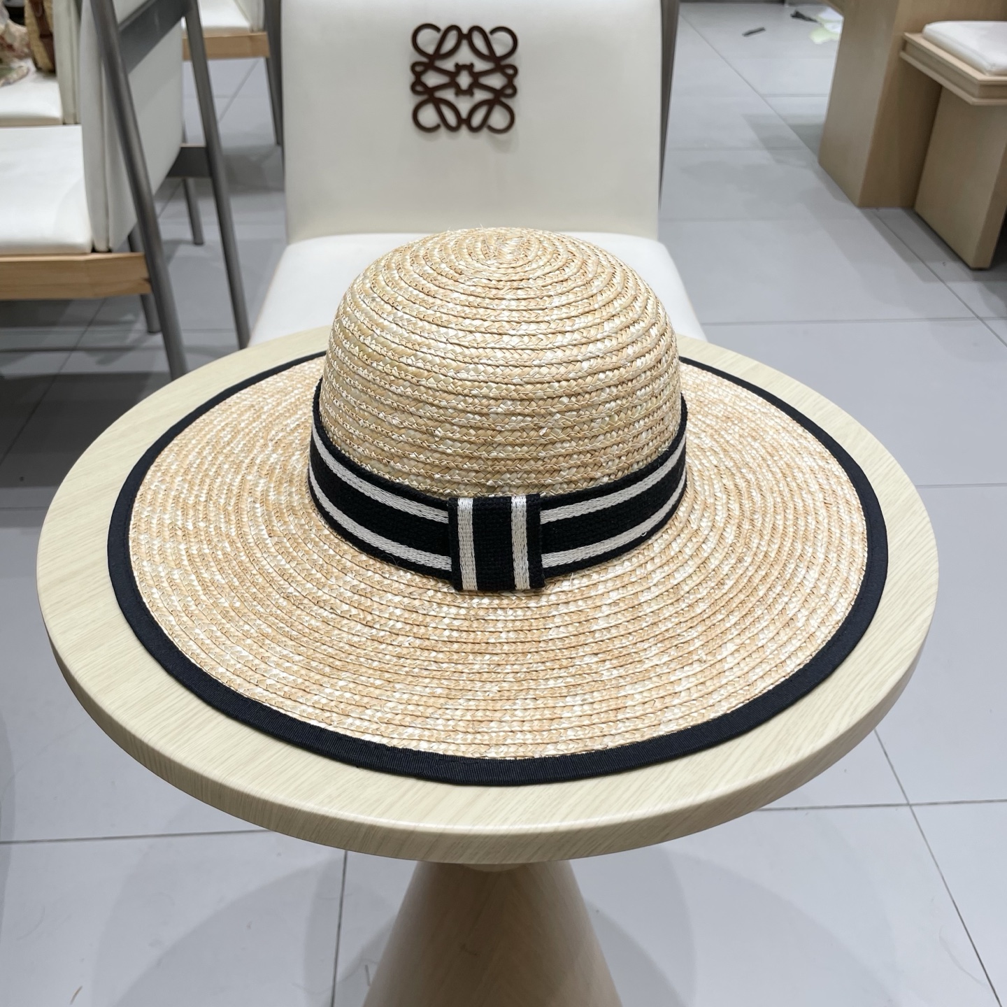  高版本
Dior迪奥官方款麦秆草帽，高密度制作，一顶超级有品位的草帽了~出街首选！帽型超美腻颜色妥妥，