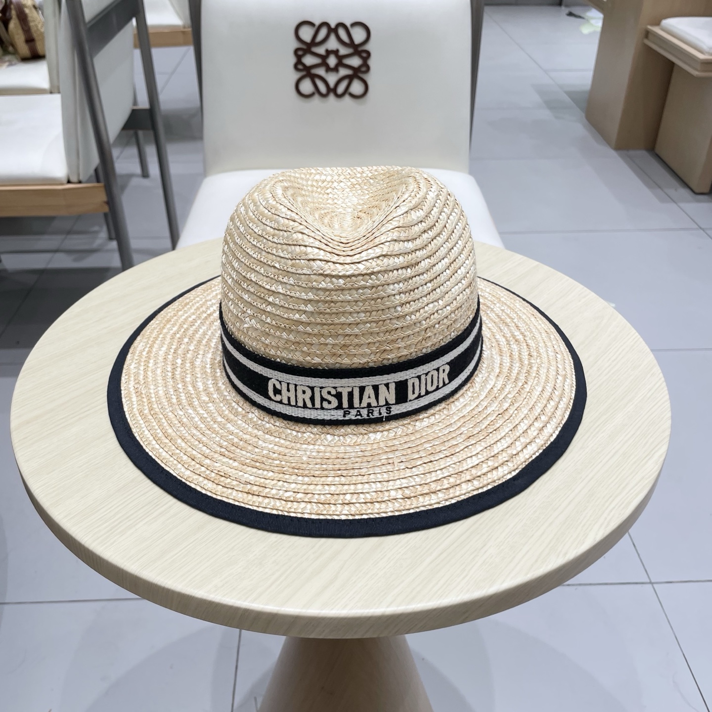  高版本
Dior迪奥官方款麦秆草帽，高密度制作，一顶超级有品位的草帽了~出街首选！帽型超美腻颜色妥妥，