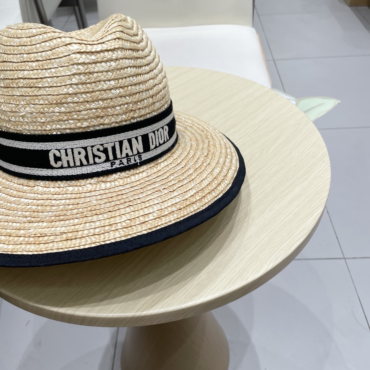  高版本
Dior迪奥官方款麦秆草帽，高密度制作，一顶超级有品位的草帽了~出街首选！帽型超美腻颜色妥妥，