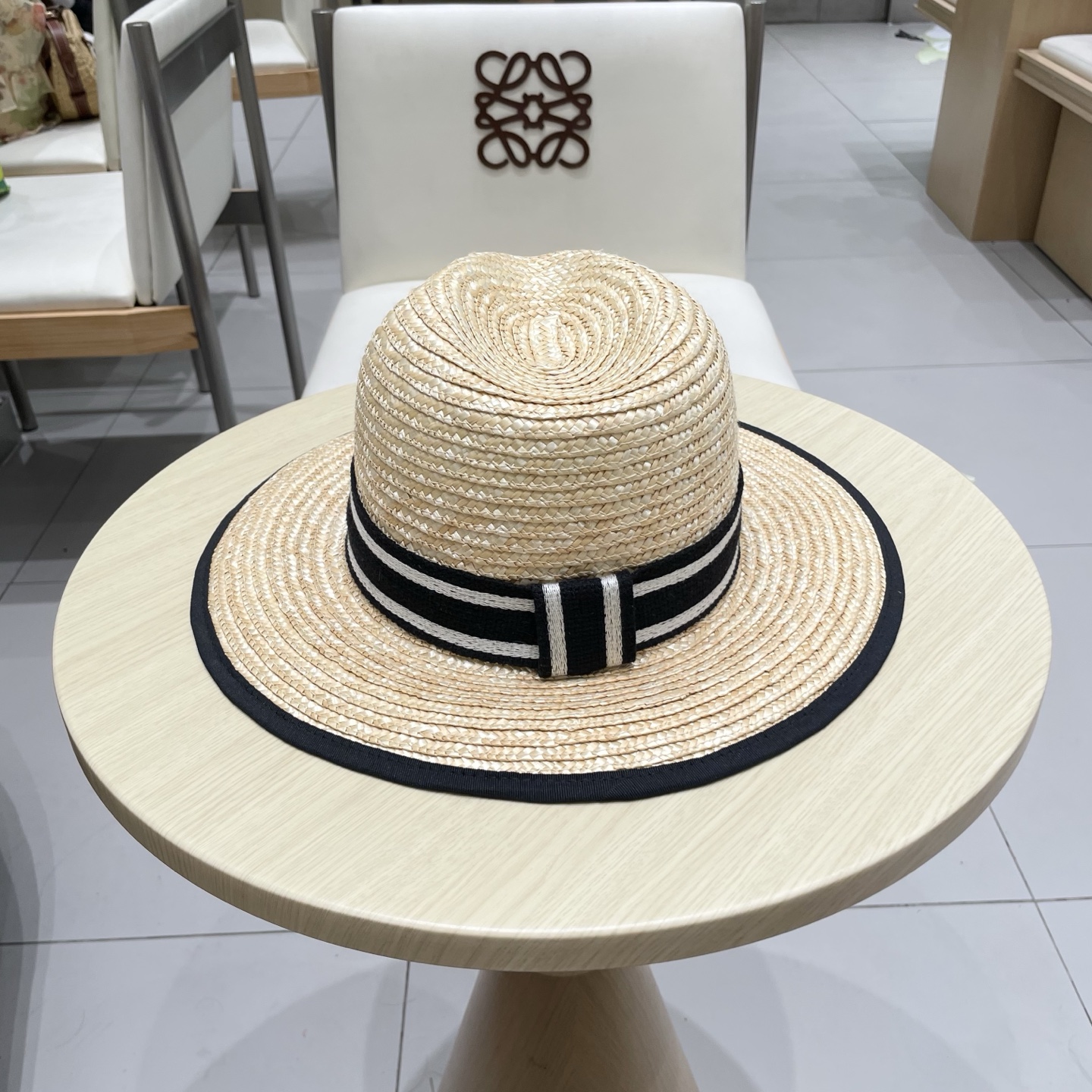  高版本
Dior迪奥官方款麦秆草帽，高密度制作，一顶超级有品位的草帽了~出街首选！帽型超美腻颜色妥妥，