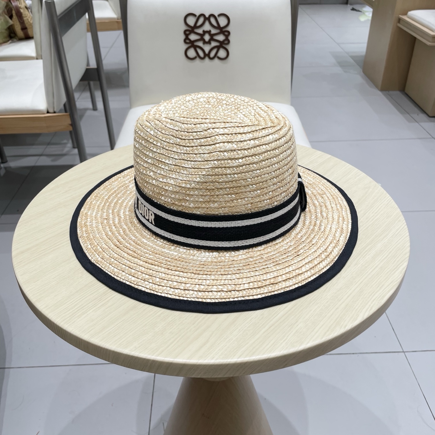  高版本
Dior迪奥官方款麦秆草帽，高密度制作，一顶超级有品位的草帽了~出街首选！帽型超美腻颜色妥妥，