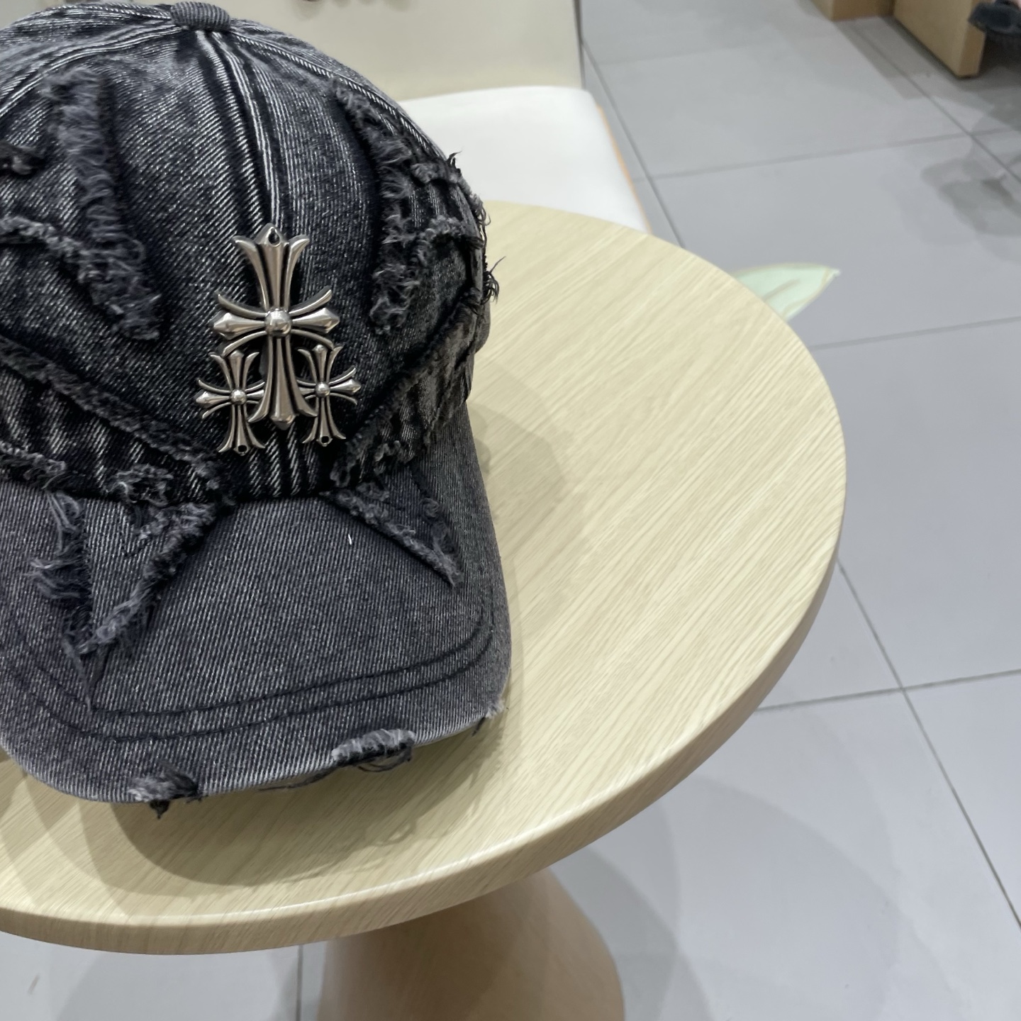  克罗心～新款棒球帽
新科技面料，牛仔棒球帽
轻薄透气，夏季首选棒球帽
韩版色调，好看！