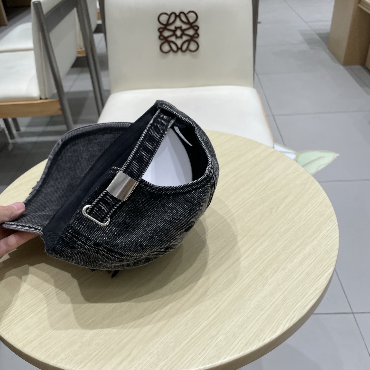  克罗心～新款棒球帽
新科技面料，牛仔棒球帽
轻薄透气，夏季首选棒球帽
韩版色调，好看！