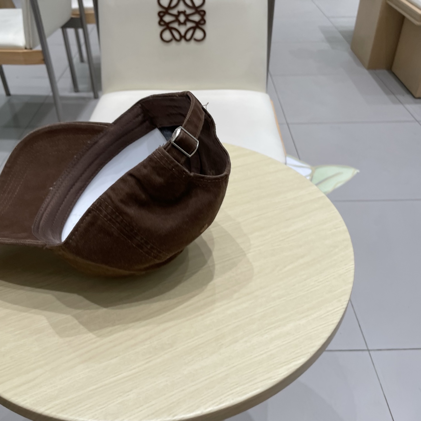   Pr@da 普拉达牛仔布倒三角棒球帽，秀场同款，面料柔软舒适
百搭休闲款，闭眼