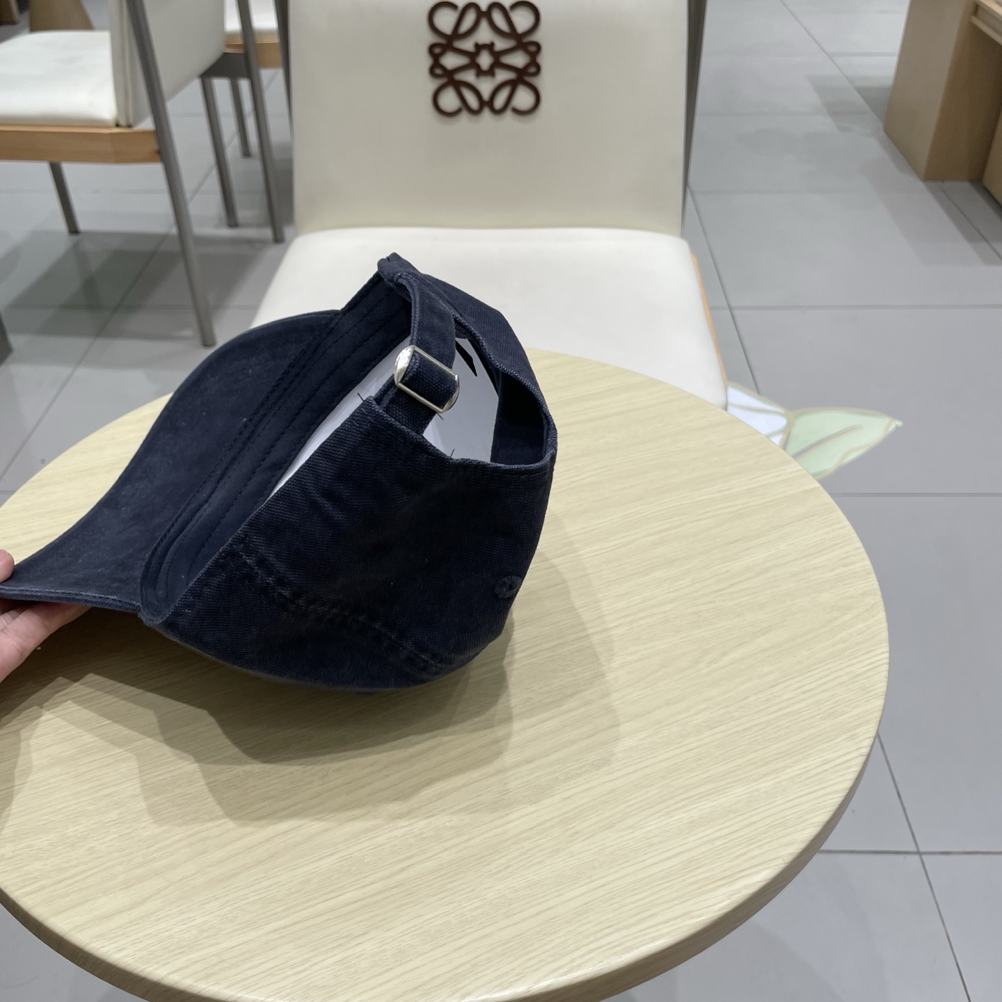   Pr@da 普拉达牛仔布倒三角棒球帽，秀场同款，面料柔软舒适
百搭休闲款，闭眼