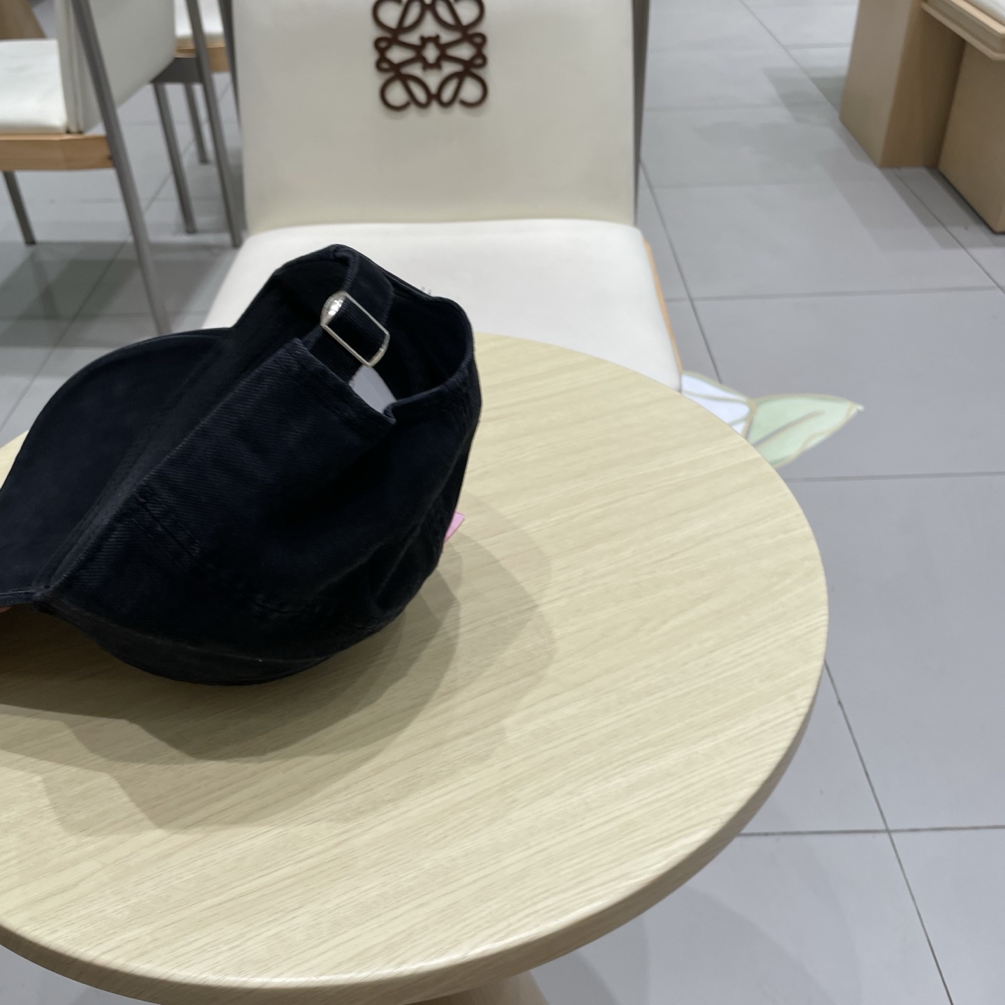   Pr@da 普拉达牛仔布倒三角棒球帽，秀场同款，面料柔软舒适
百搭休闲款，闭眼