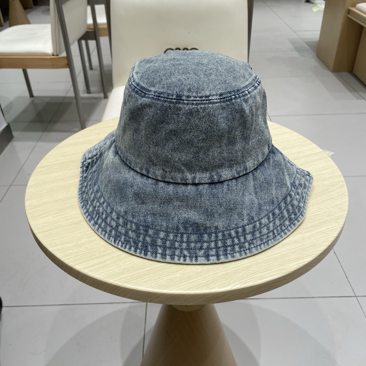  LV路易威登官网同步高版本 新款牛仔渔夫帽
火爆技术升级，洗水牛仔风街头风十足
更符合现在时尚小哥哥小