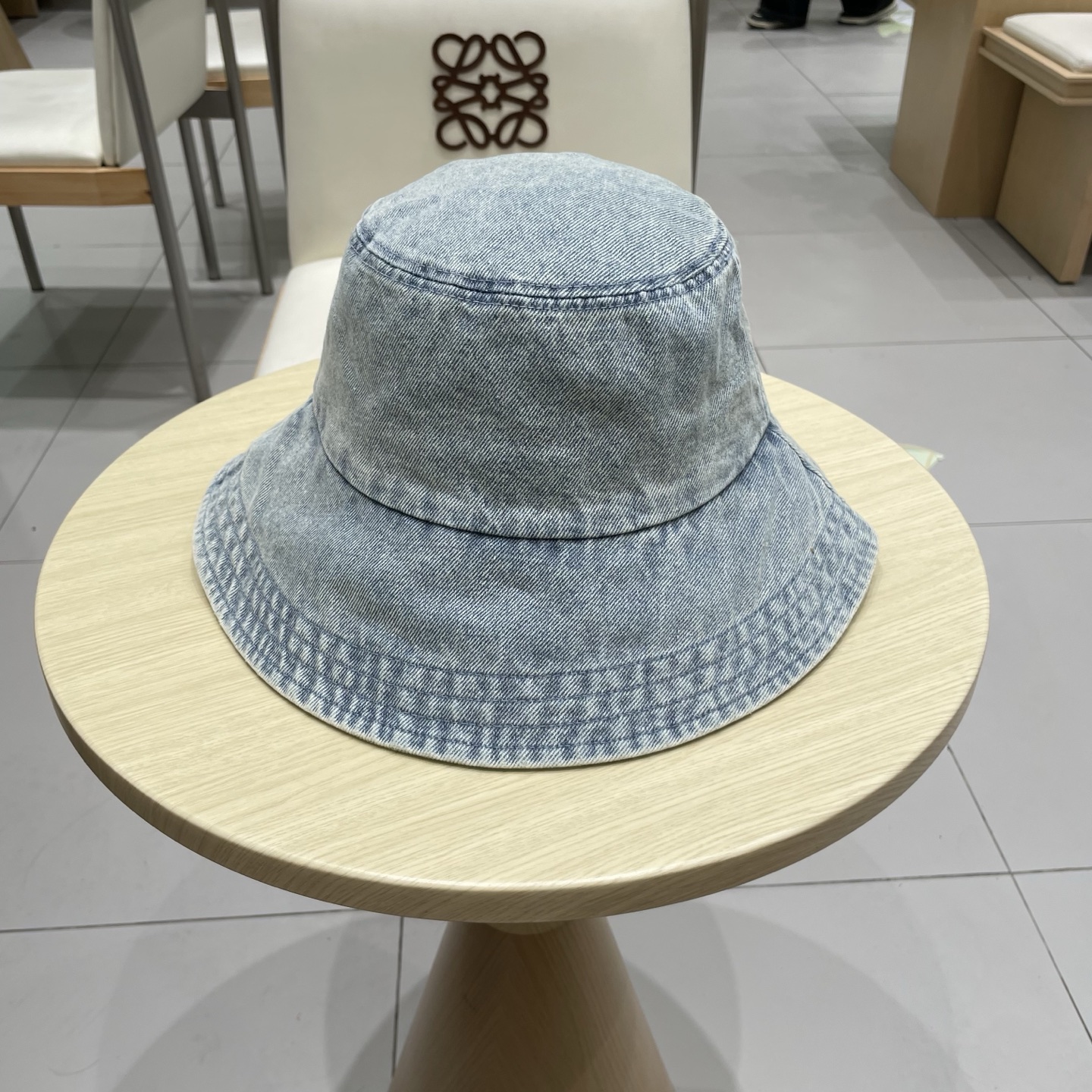  LV路易威登官网同步高版本 新款牛仔渔夫帽
火爆技术升级，洗水牛仔风街头风十足
更符合现在时尚小哥哥小