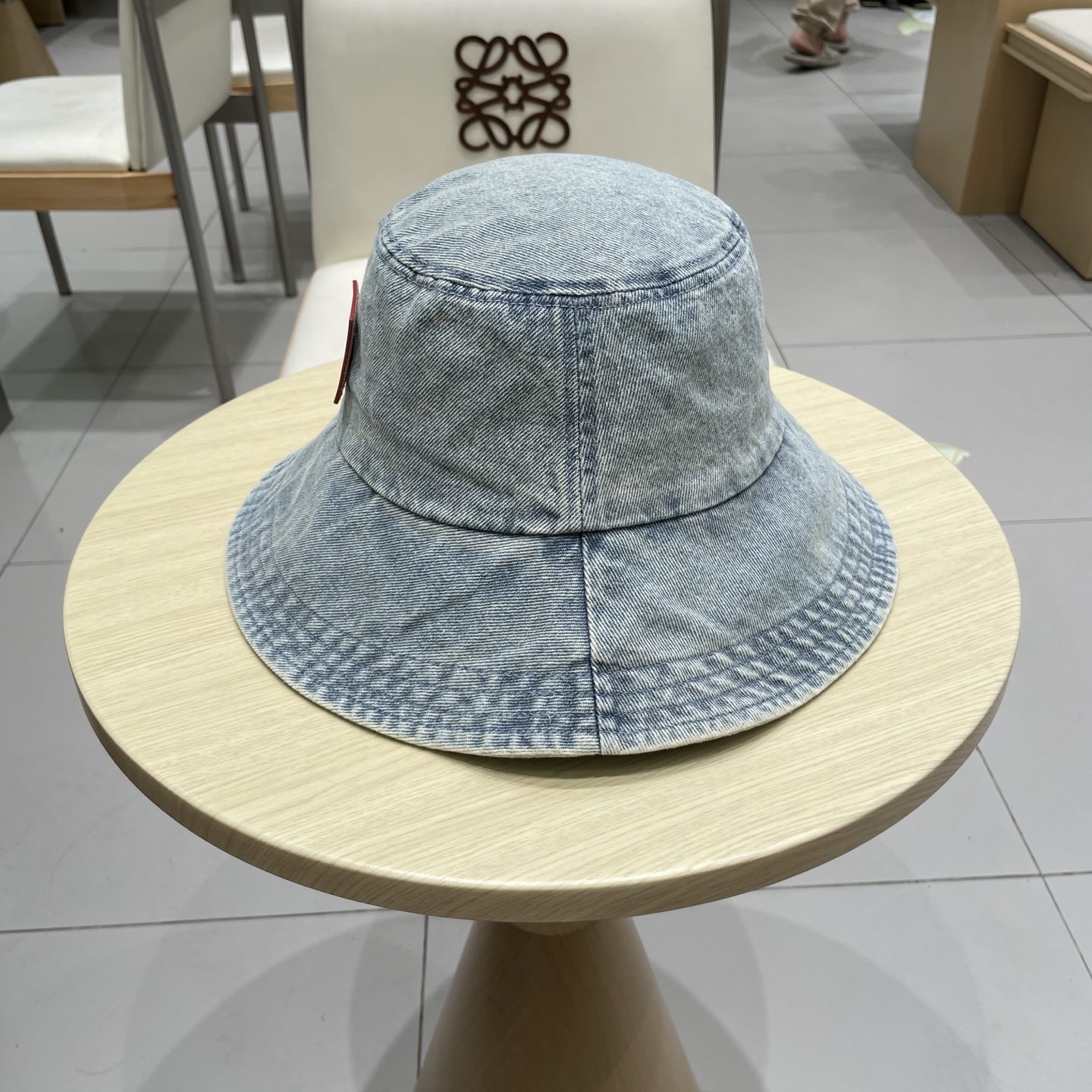  LV路易威登官网同步高版本 新款牛仔渔夫帽
火爆技术升级，洗水牛仔风街头风十足
更符合现在时尚小哥哥小