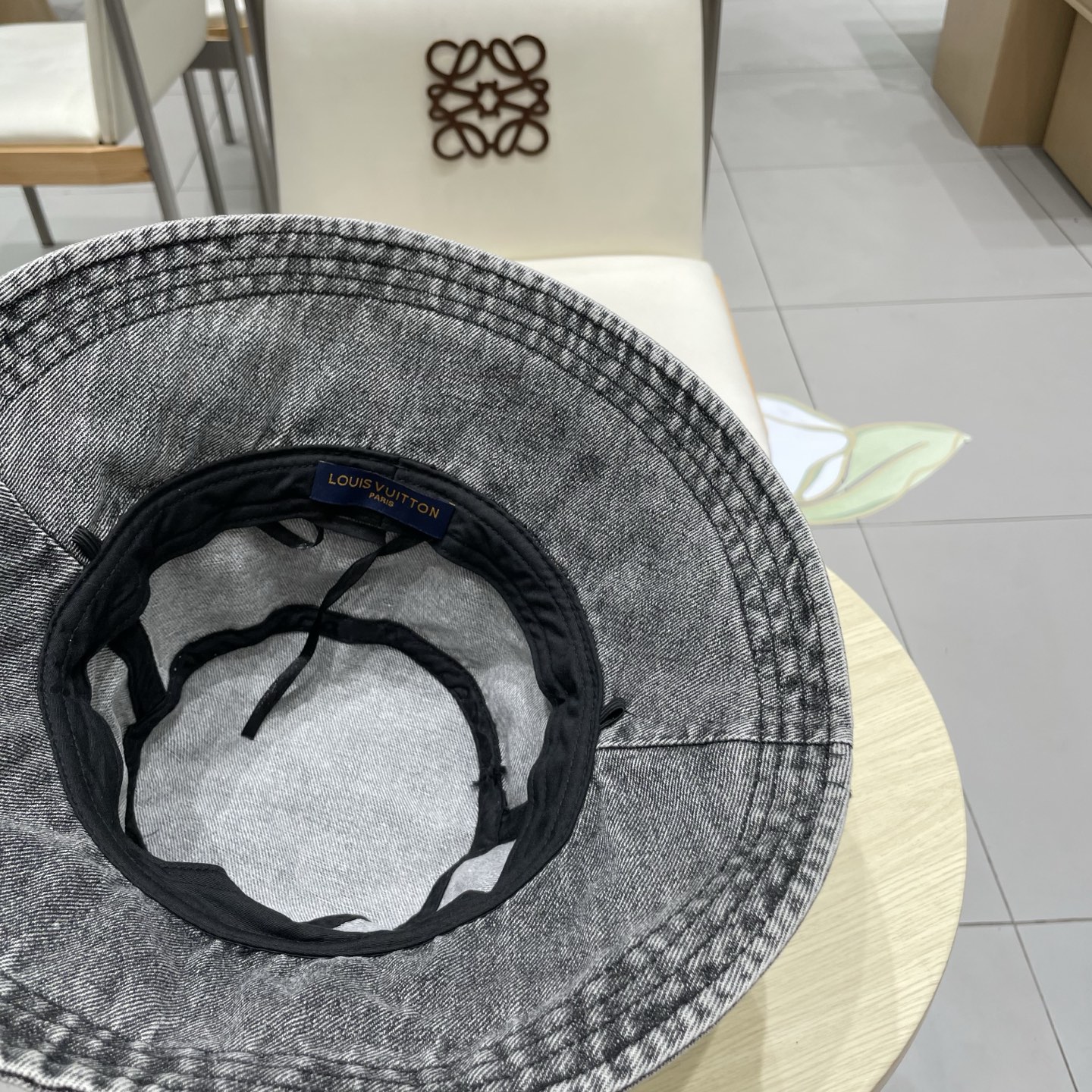  LV路易威登官网同步高版本 新款牛仔渔夫帽
火爆技术升级，洗水牛仔风街头风十足
更符合现在时尚小哥哥小