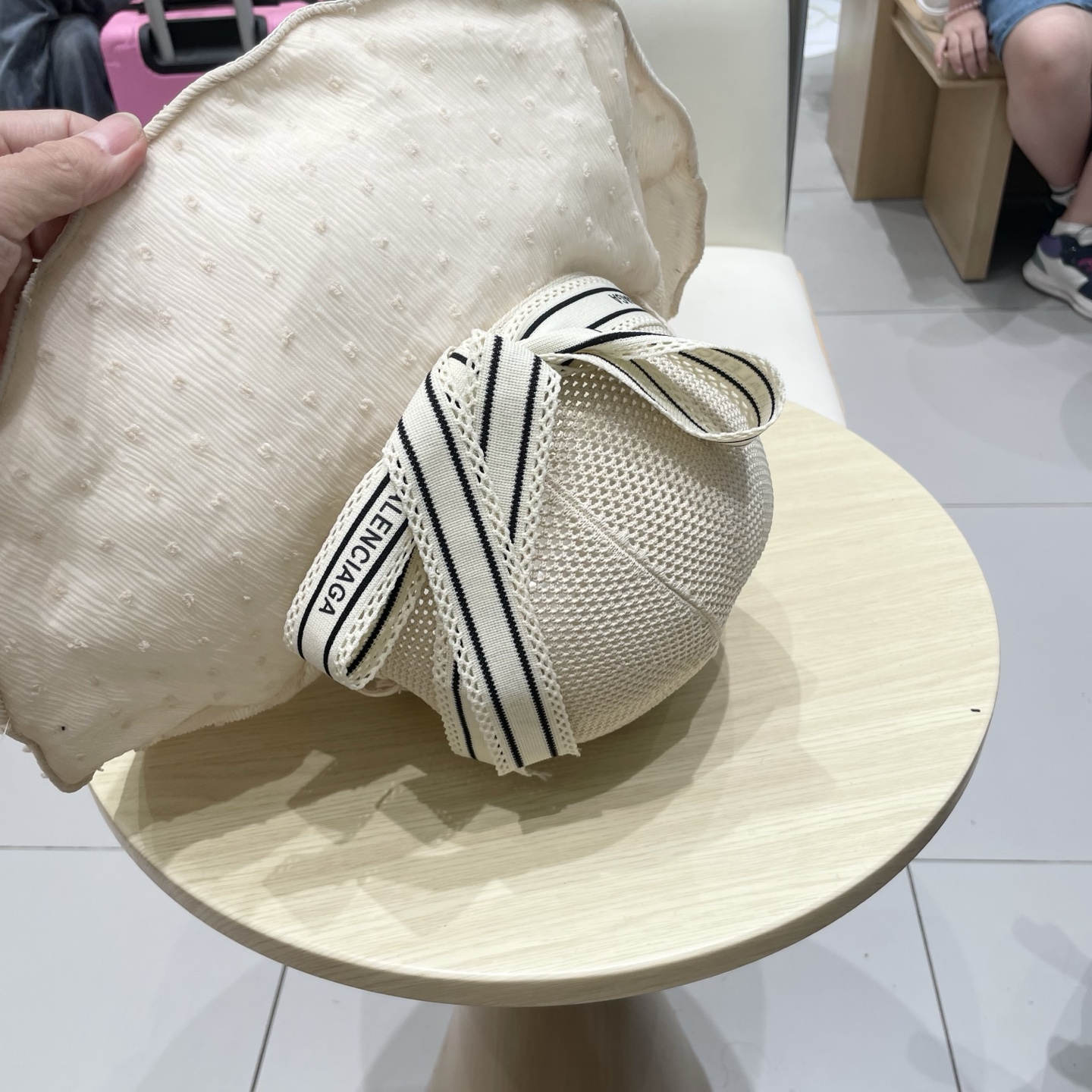 巴黎世家渔夫帽，头围57cm