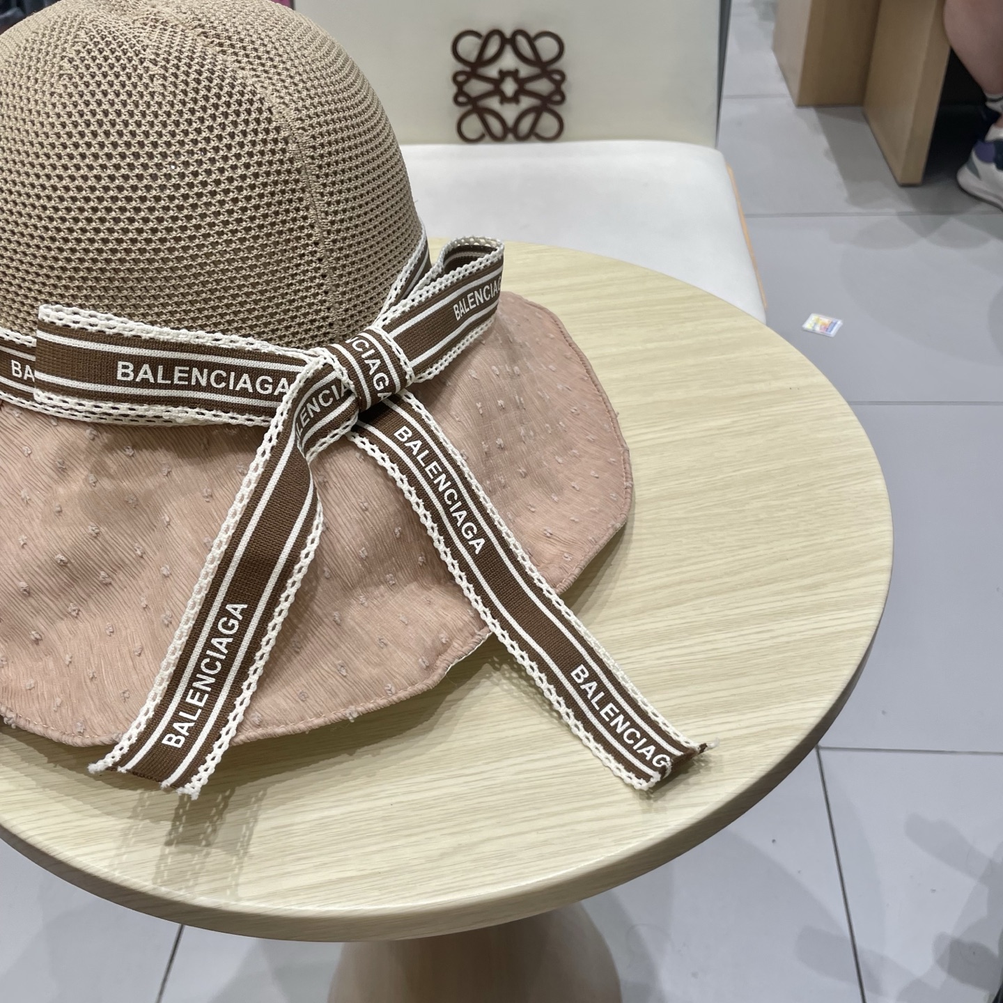 巴黎世家渔夫帽，头围57cm