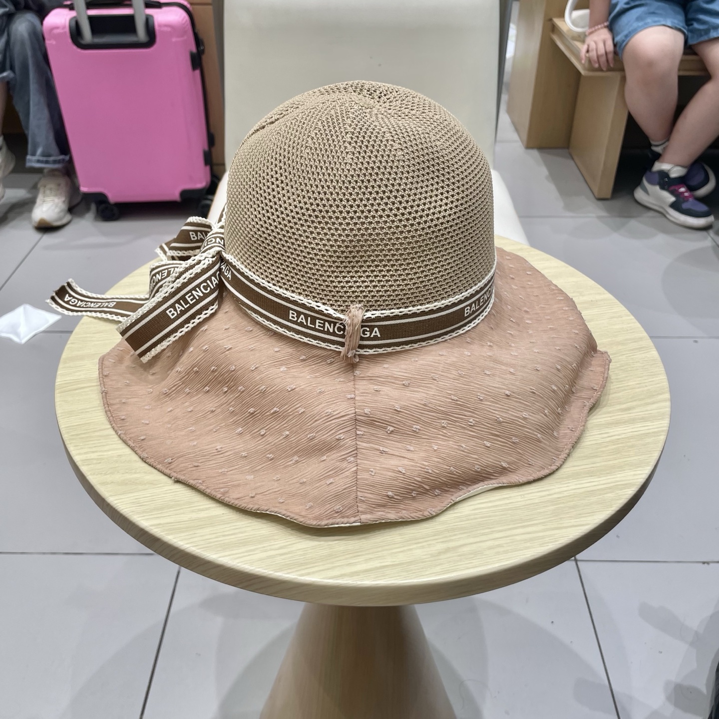 巴黎世家渔夫帽，头围57cm