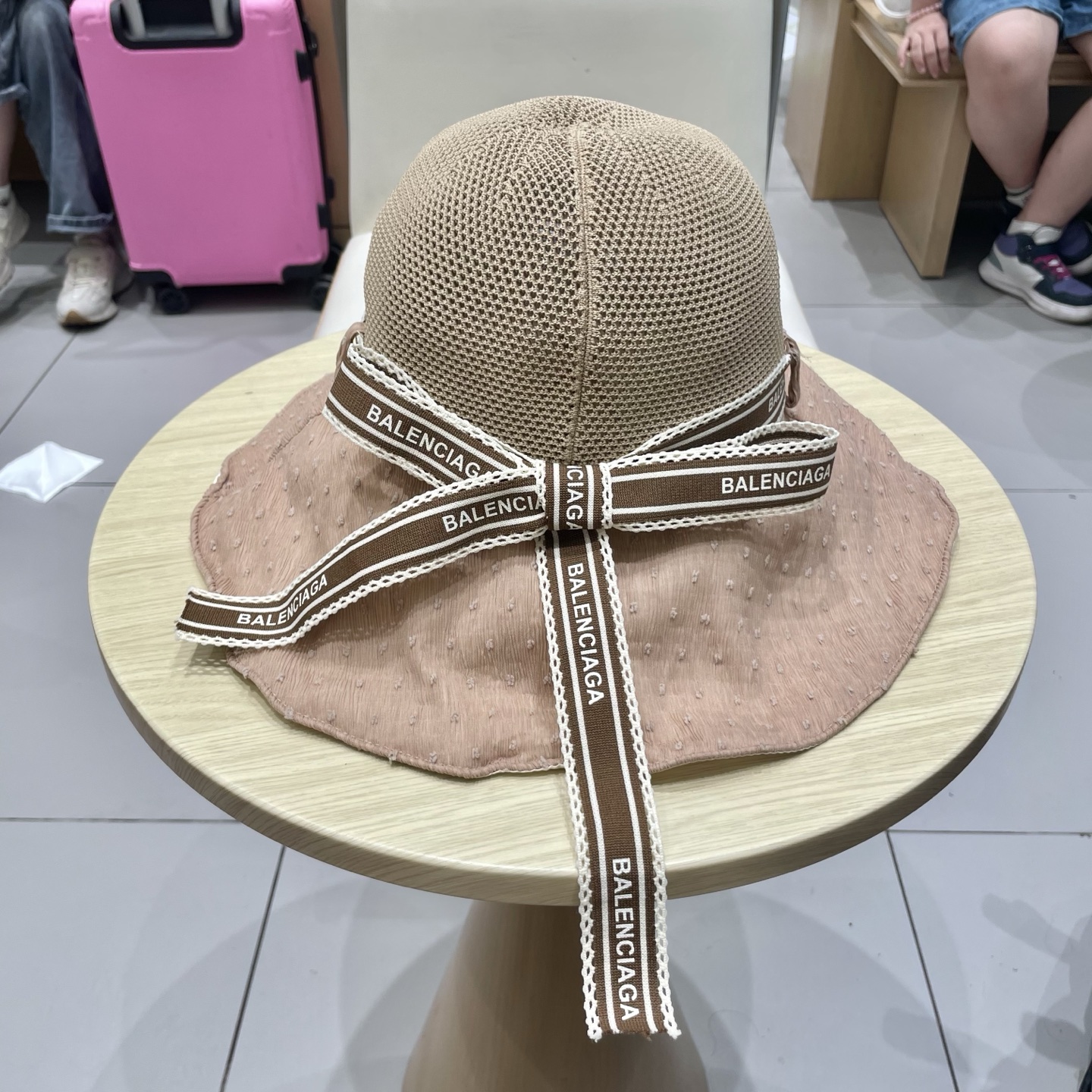 巴黎世家渔夫帽，头围57cm