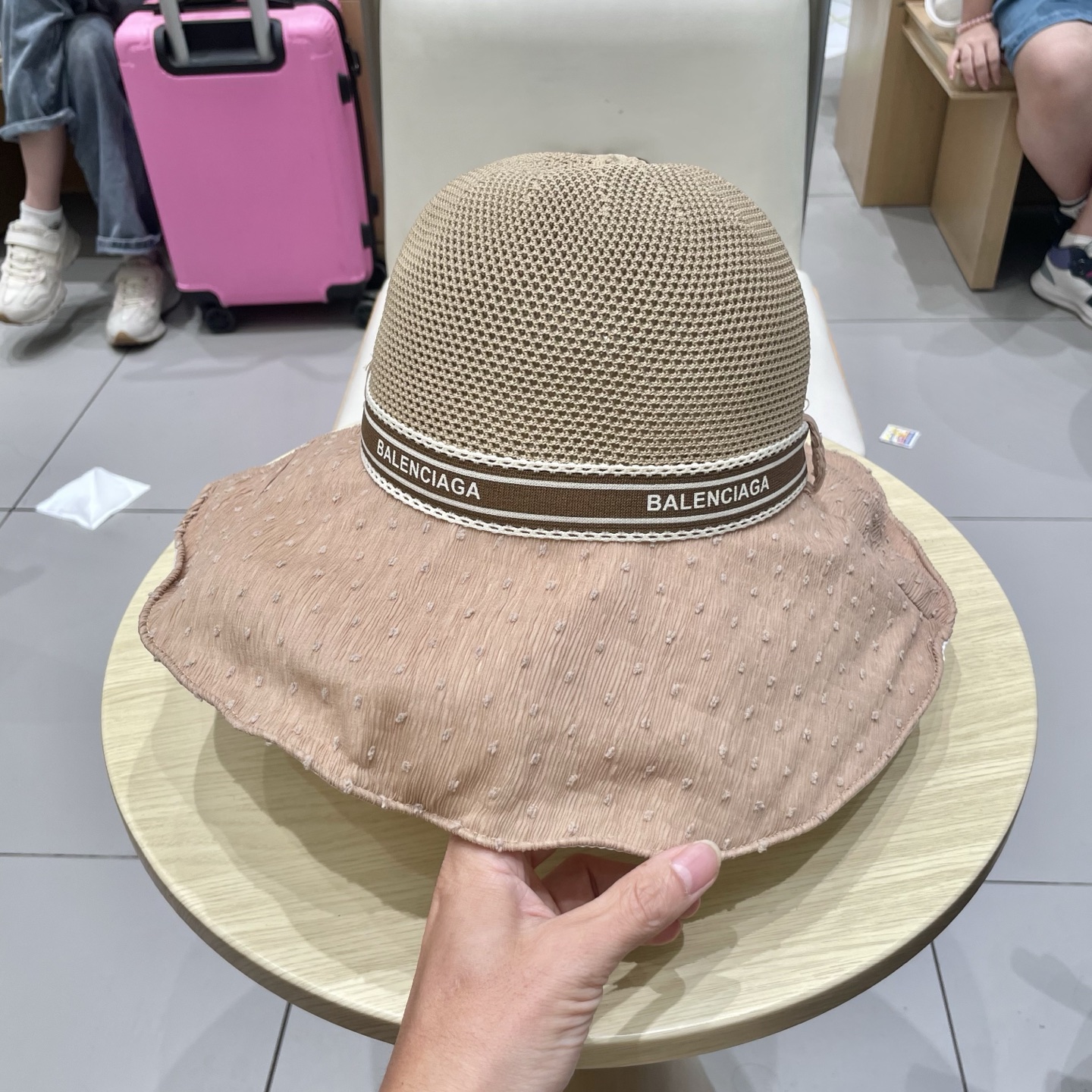 巴黎世家渔夫帽，头围57cm