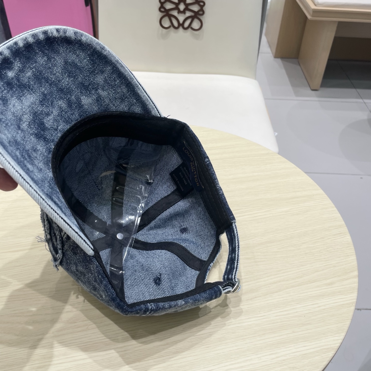  🧢路易威登棒球帽 LouisVuitton😍新款LV棒球帽，重工打造♥️高端大气，百搭款🤗男女通用！跑