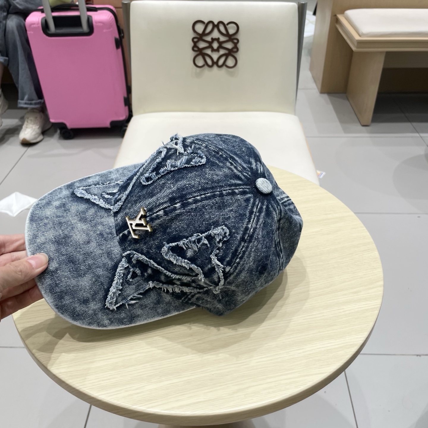  🧢路易威登棒球帽 LouisVuitton😍新款LV棒球帽，重工打造♥️高端大气，百搭款🤗男女通用！跑