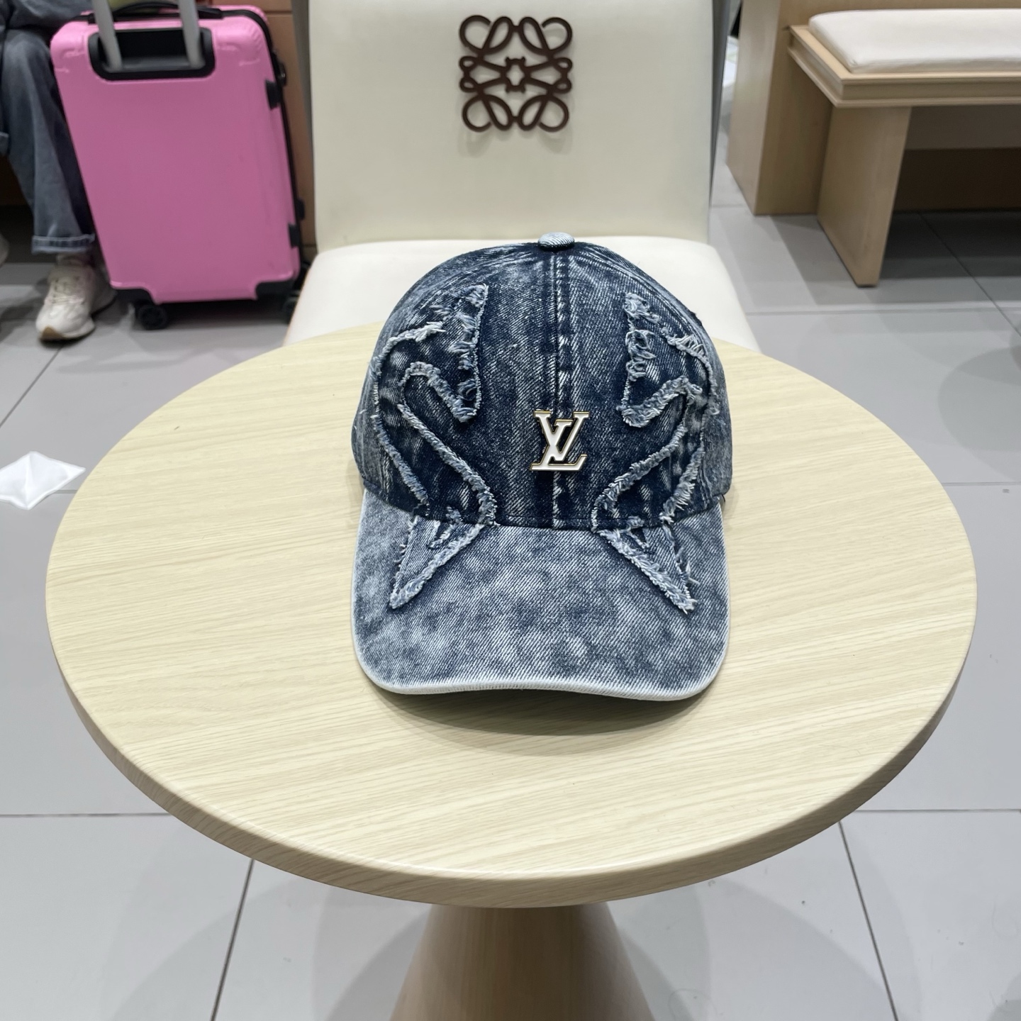 🧢路易威登棒球帽 LouisVuitton😍新款LV棒球帽，重工打造♥️高端大气，百搭款🤗男女通用！跑