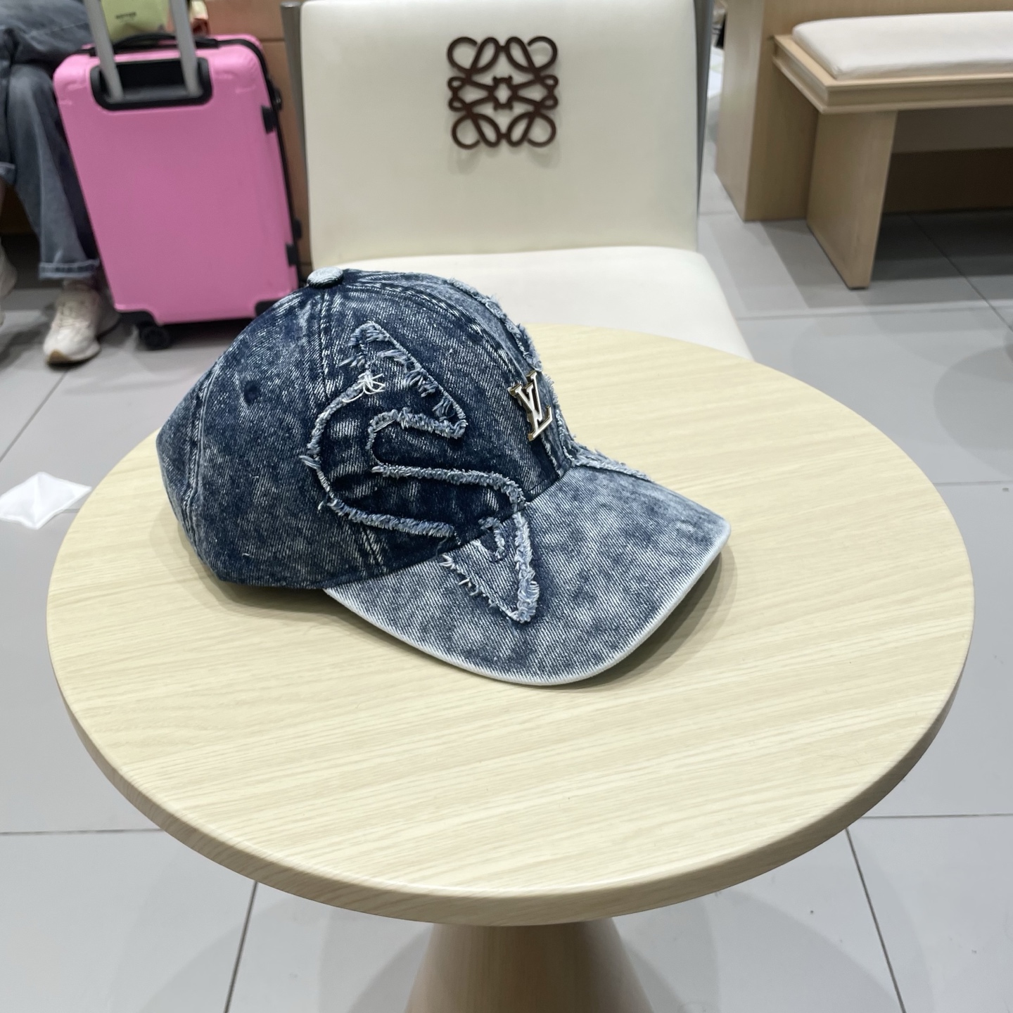  🧢路易威登棒球帽 LouisVuitton😍新款LV棒球帽，重工打造♥️高端大气，百搭款🤗男女通用！跑