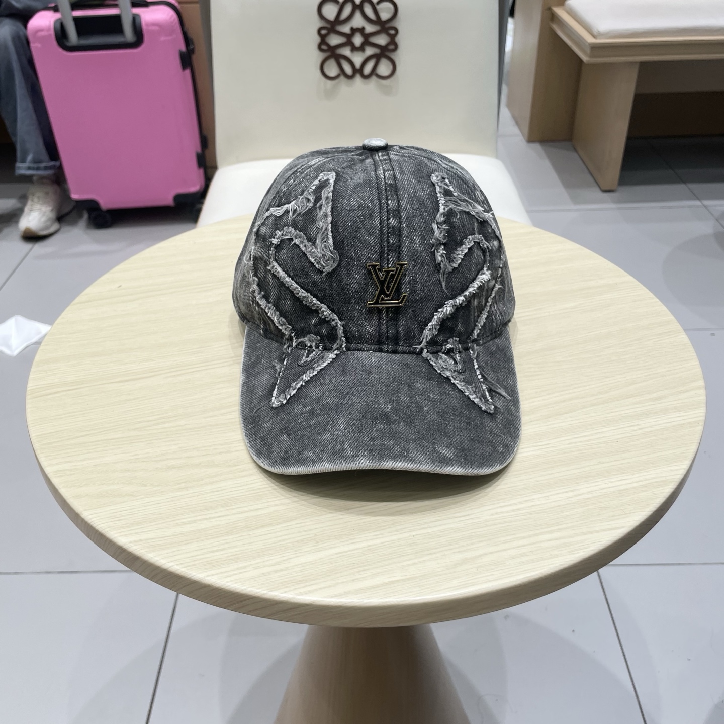  🧢路易威登棒球帽 LouisVuitton😍新款LV棒球帽，重工打造♥️高端大气，百搭款🤗男女通用！跑