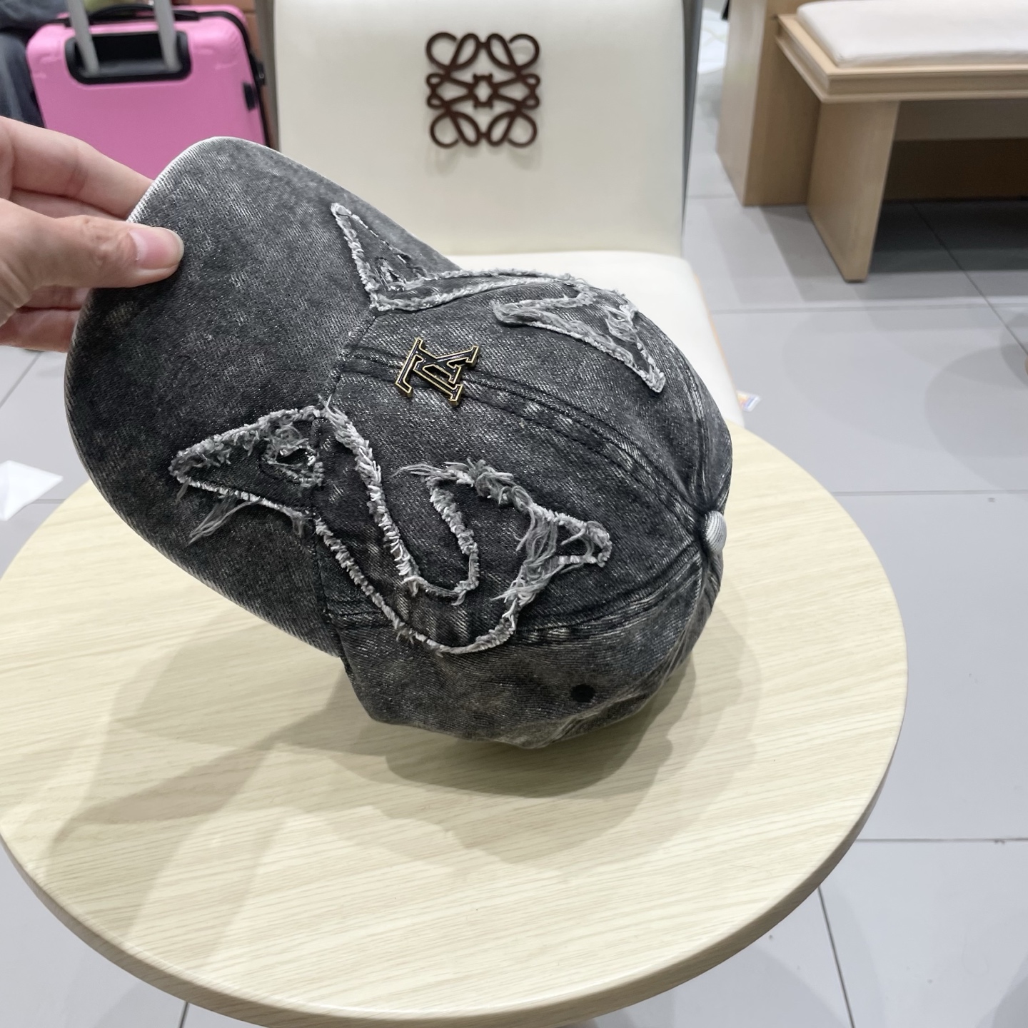  🧢路易威登棒球帽 LouisVuitton😍新款LV棒球帽，重工打造♥️高端大气，百搭款🤗男女通用！跑