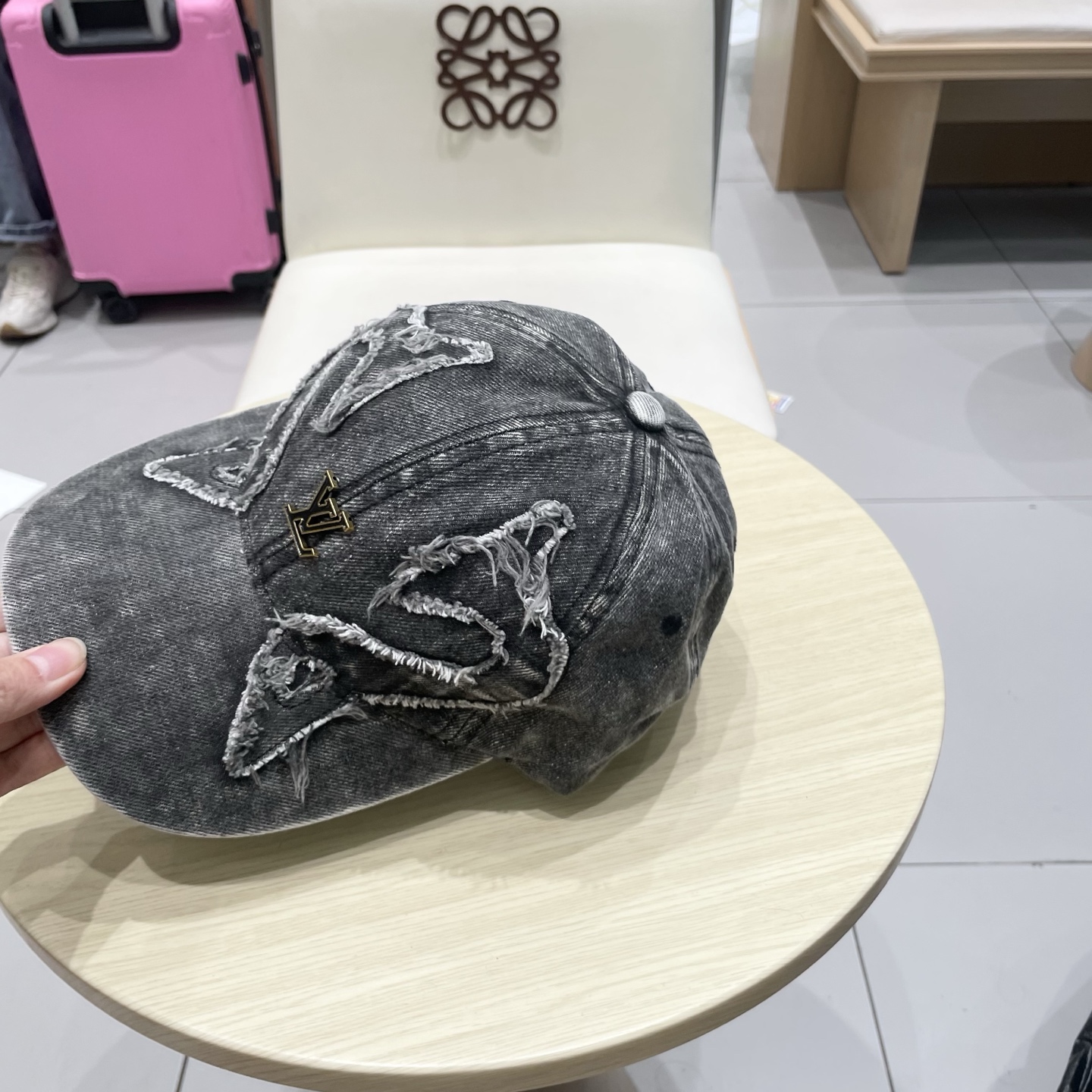  🧢路易威登棒球帽 LouisVuitton😍新款LV棒球帽，重工打造♥️高端大气，百搭款🤗男女通用！跑