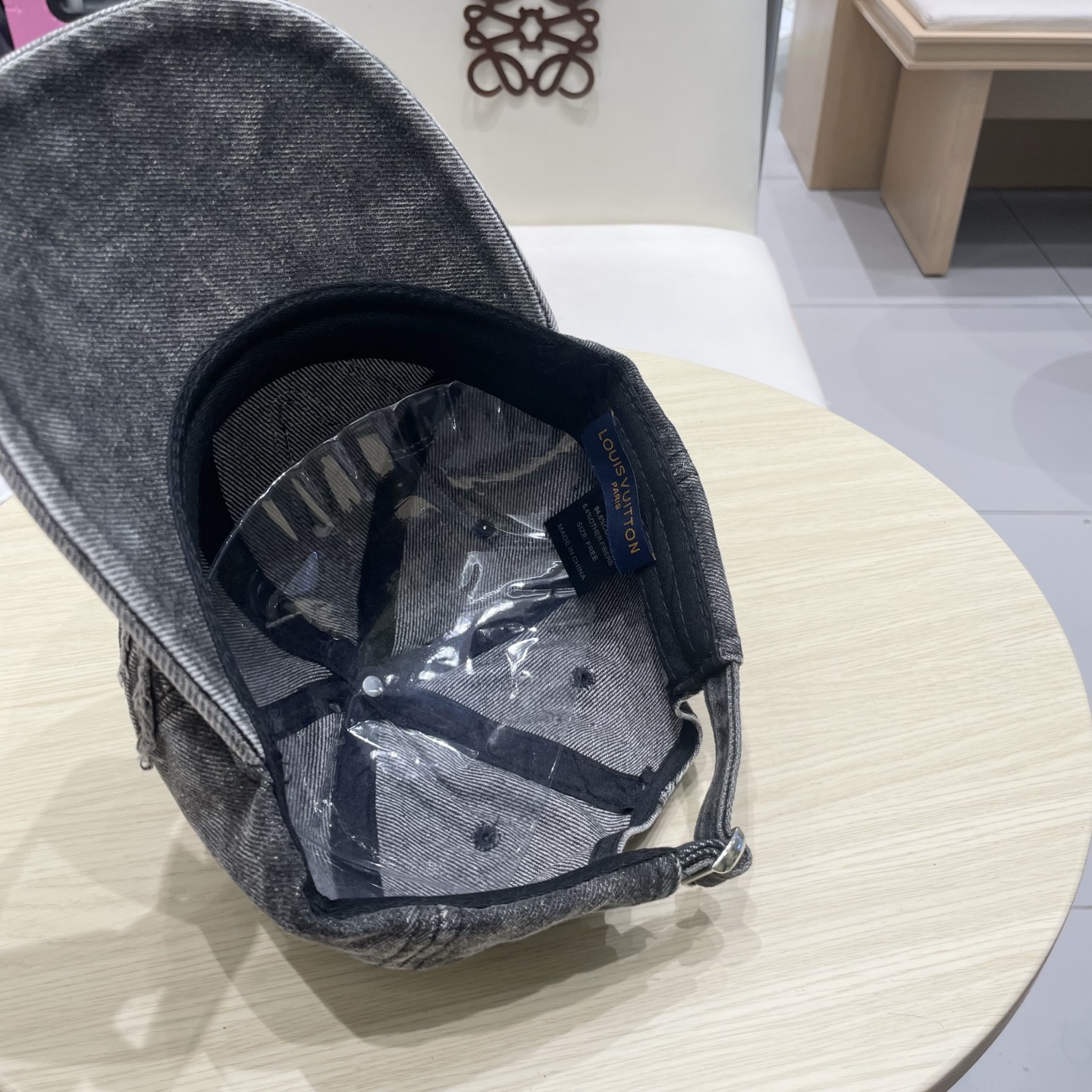  🧢路易威登棒球帽 LouisVuitton😍新款LV棒球帽，重工打造♥️高端大气，百搭款🤗男女通用！跑